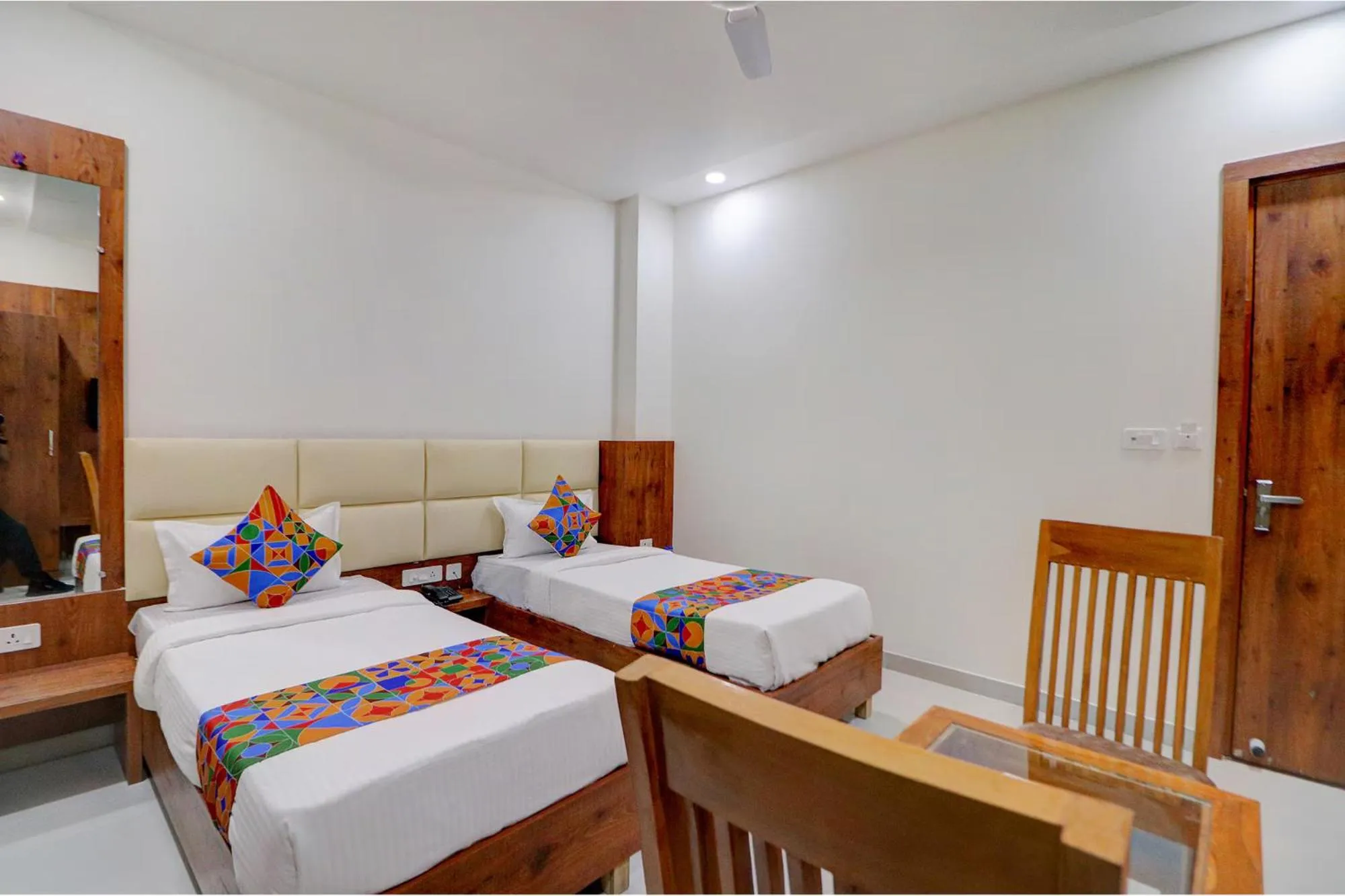 Bed in FabHotel AVS Grand and Banquets - 500m from Gomti Nagar railway station