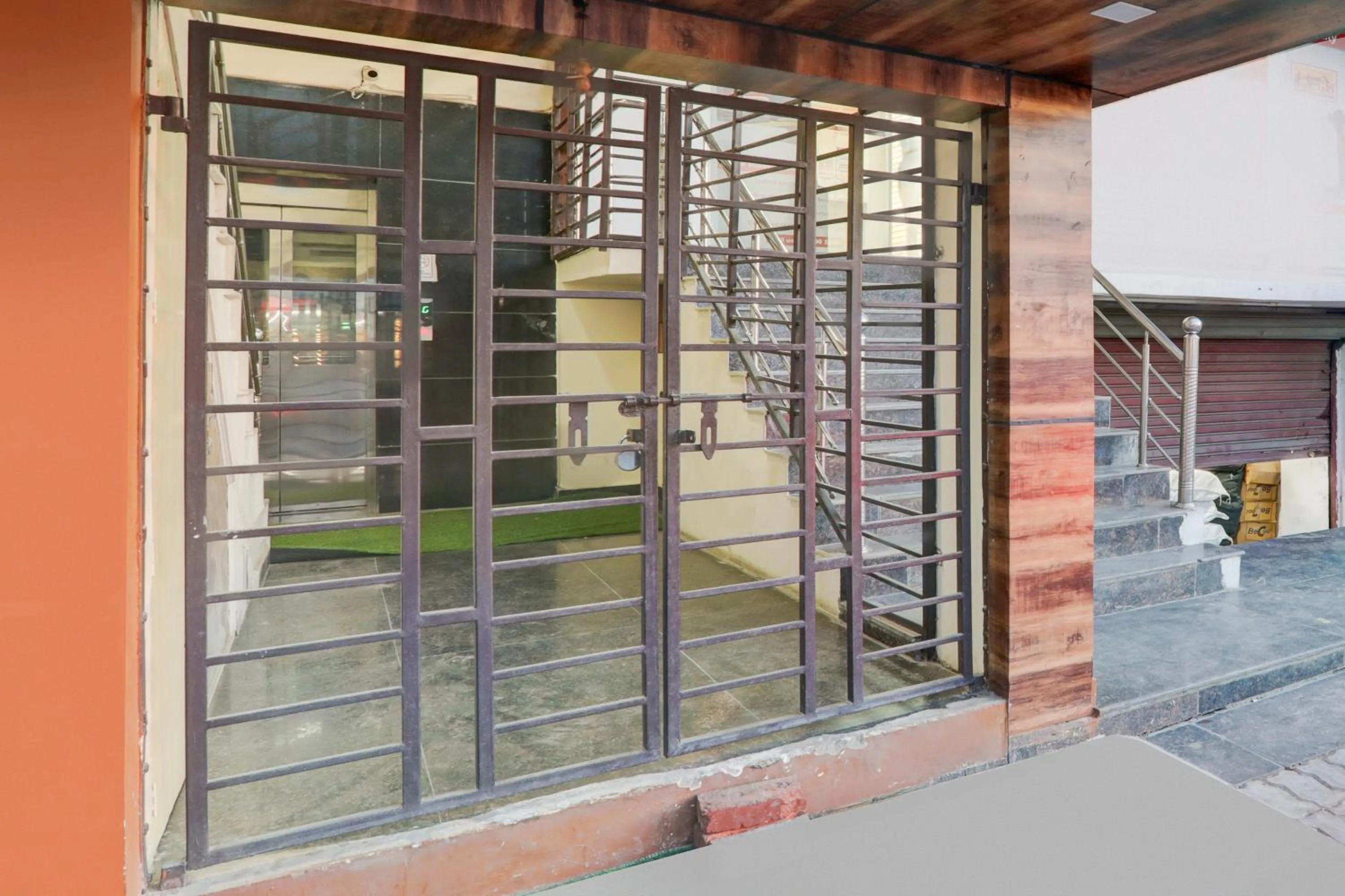 Facade/entrance in Super Hotel O IIM Road Lucknow