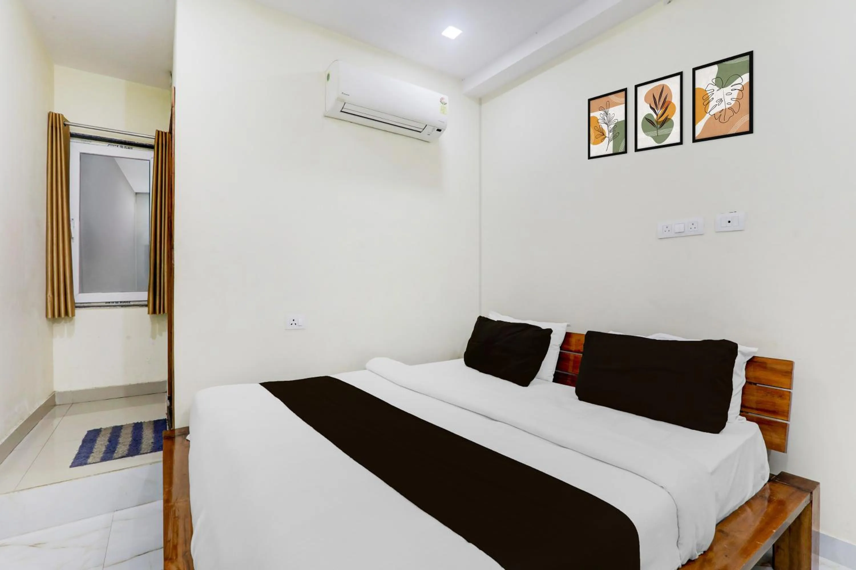 Bedroom, Bed in Super Hotel O IIM Road Lucknow