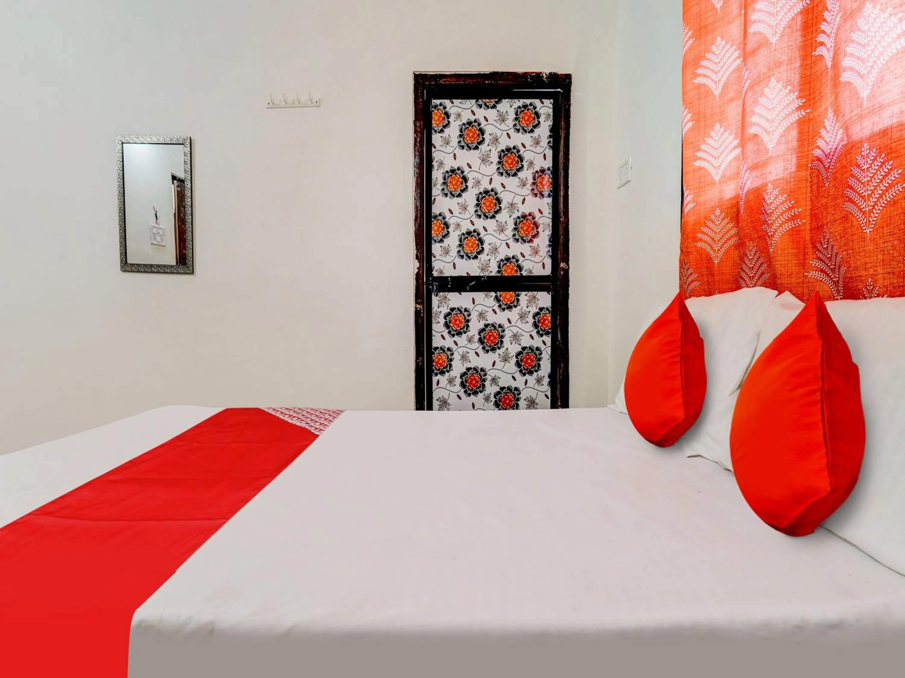 Facade/entrance, Bed in Hotel O RJ HOTEL INN