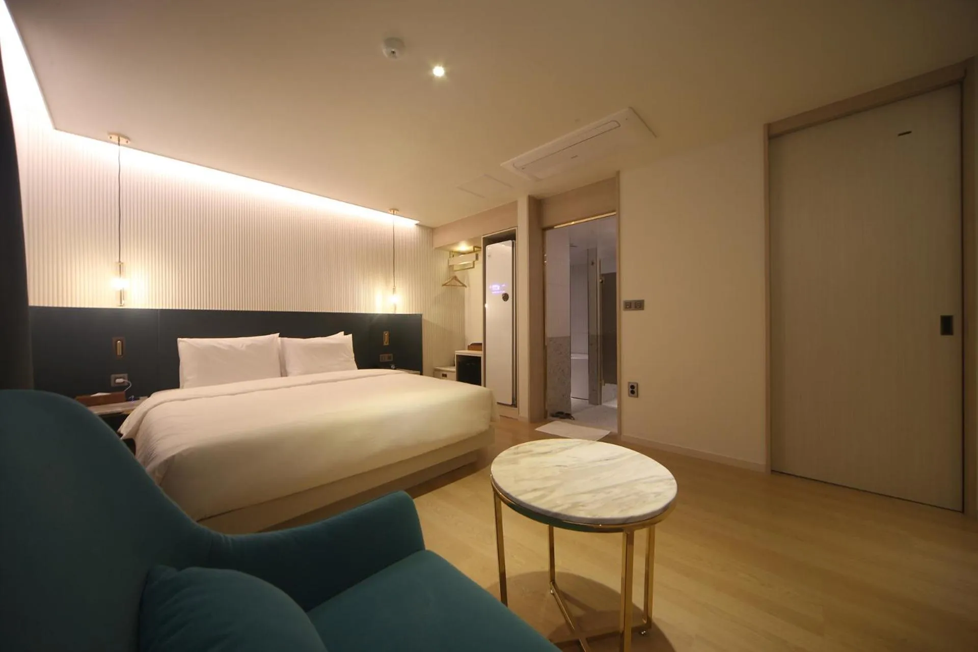 Bed in H Avenue Hotel Minam