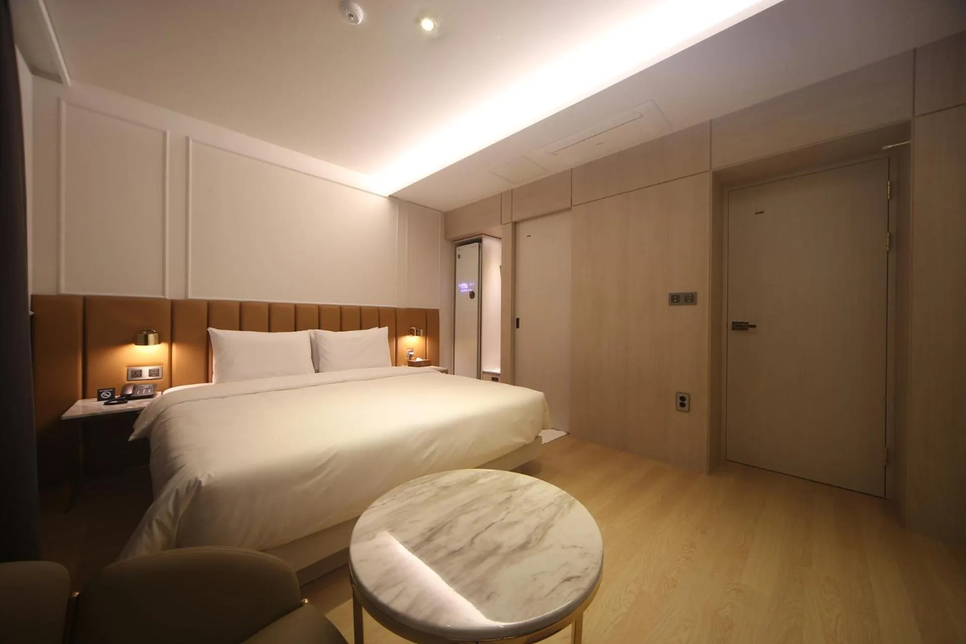 Bed in H Avenue Hotel Minam