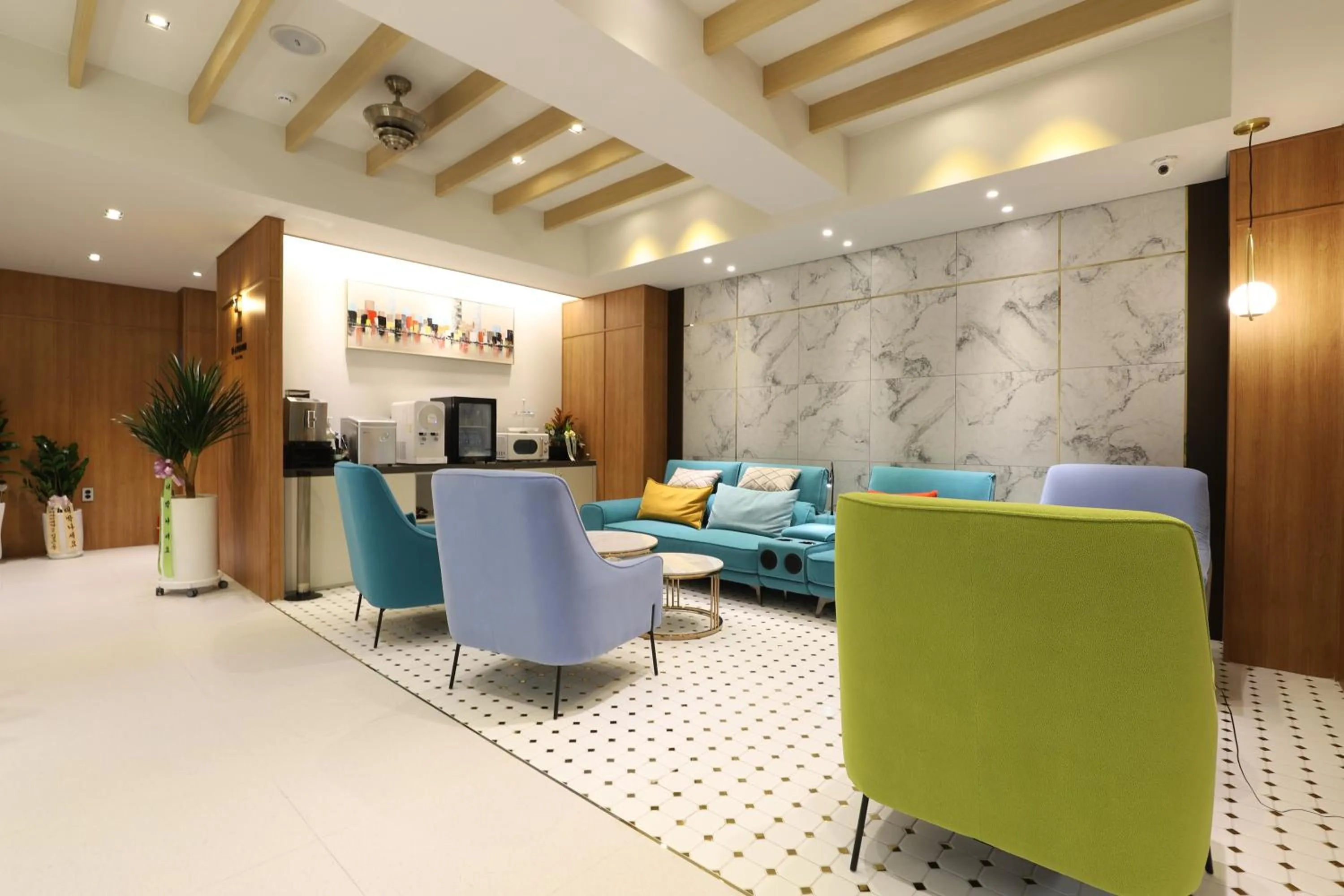 H Avenue Hotel Minam