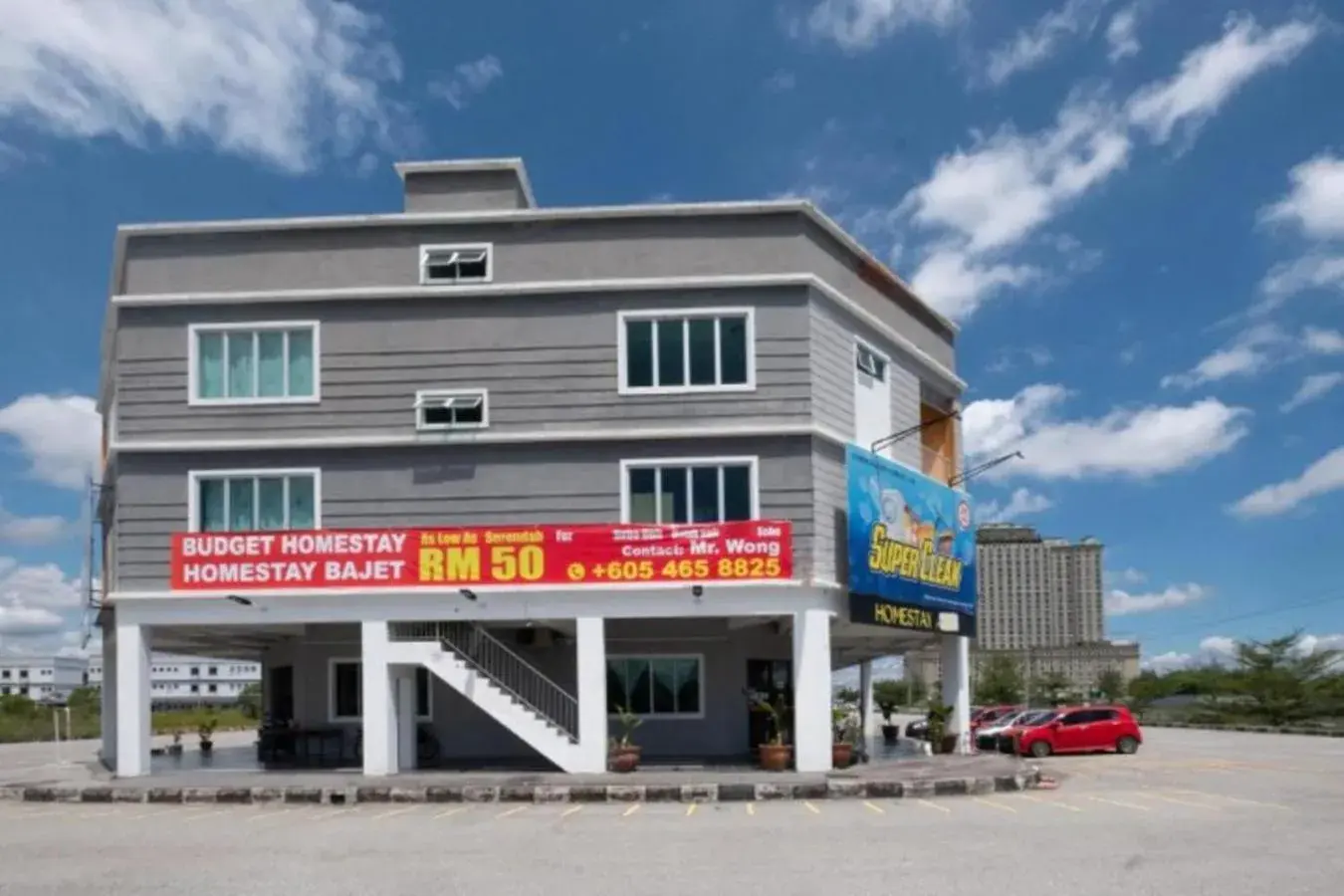 Facade/entrance in Summer Hotel Facade/entrance in Summer Hotel