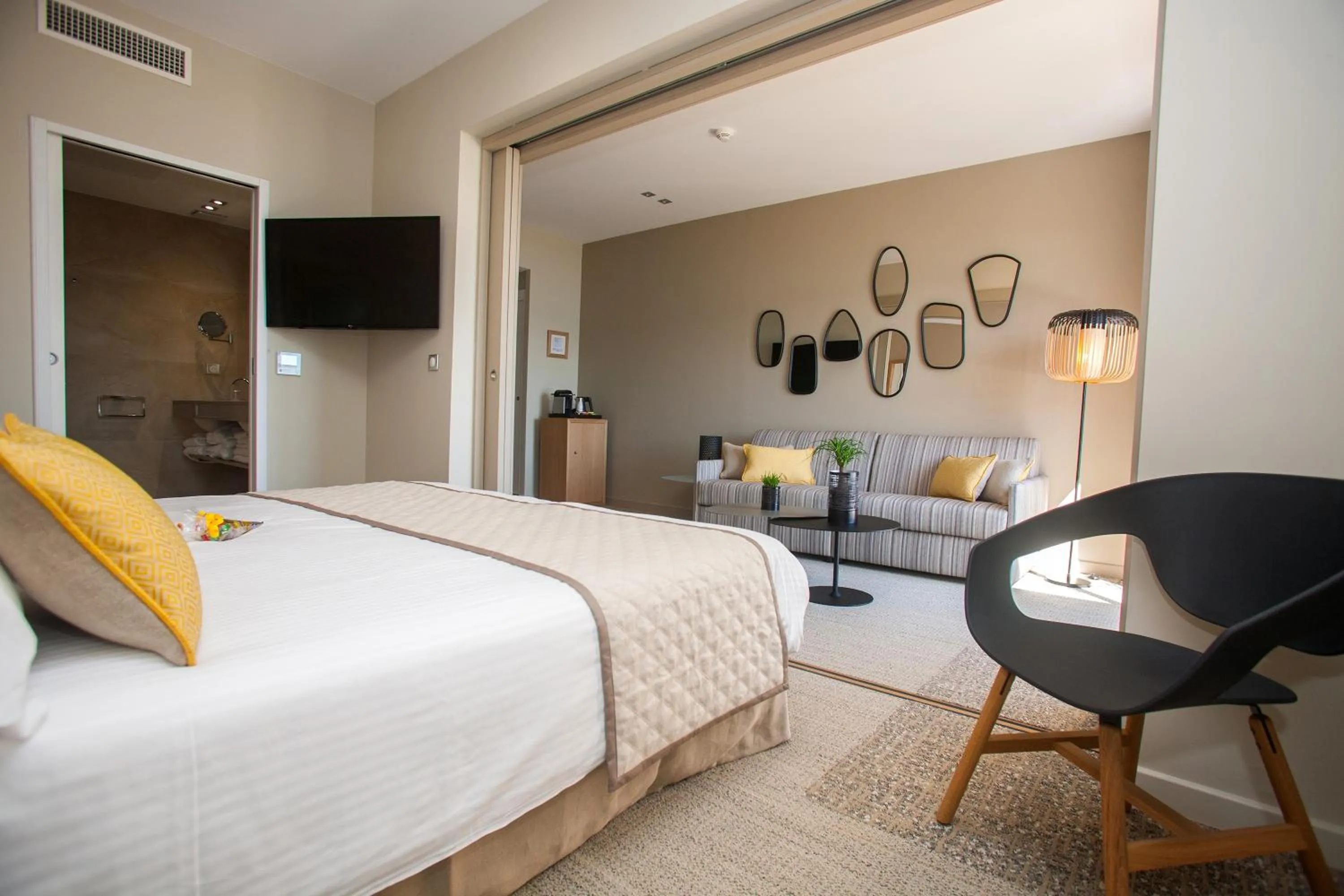 Photo of the whole room in Hôtel La Caravelle