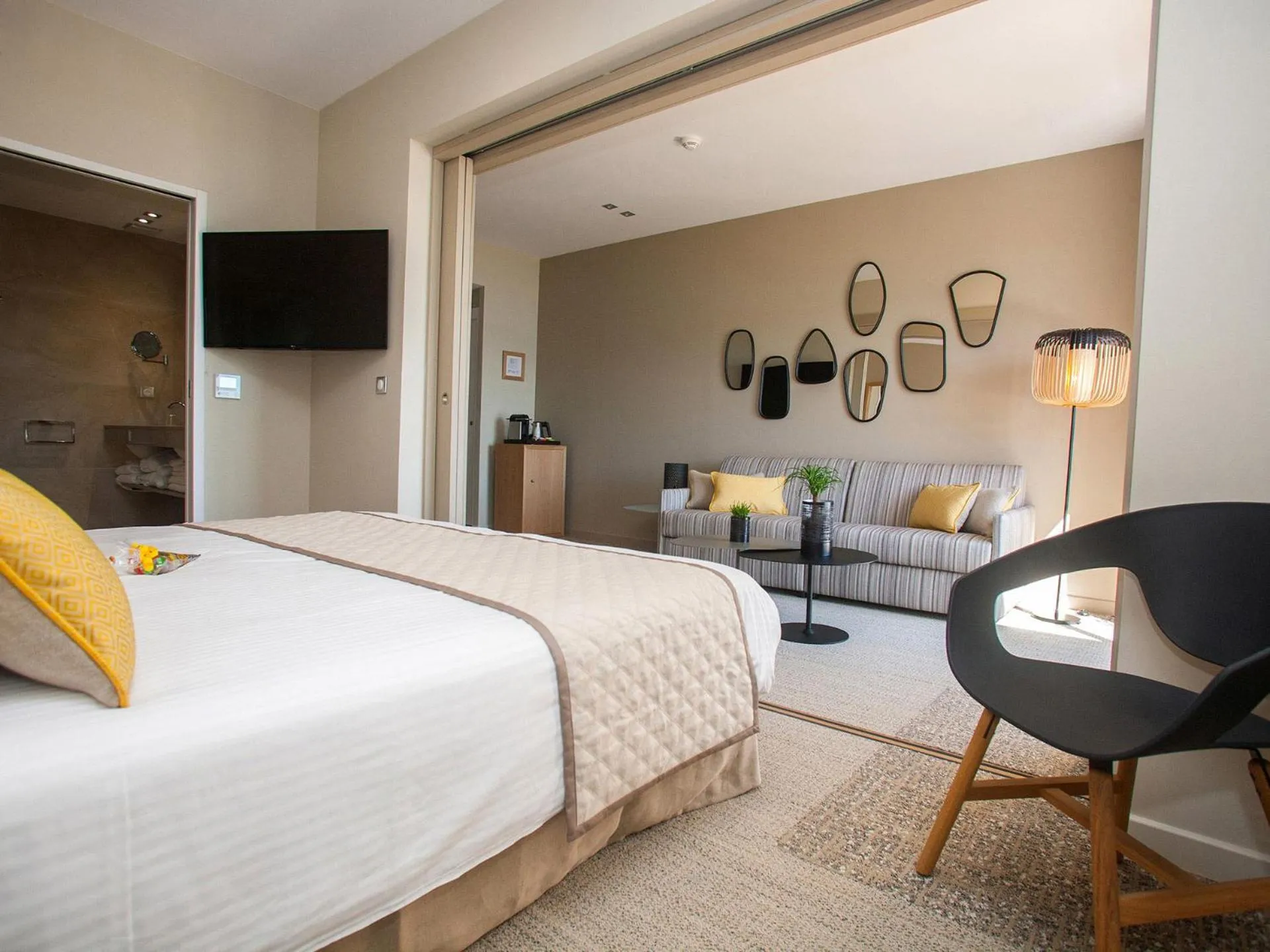 Bedroom in Hôtel La Caravelle