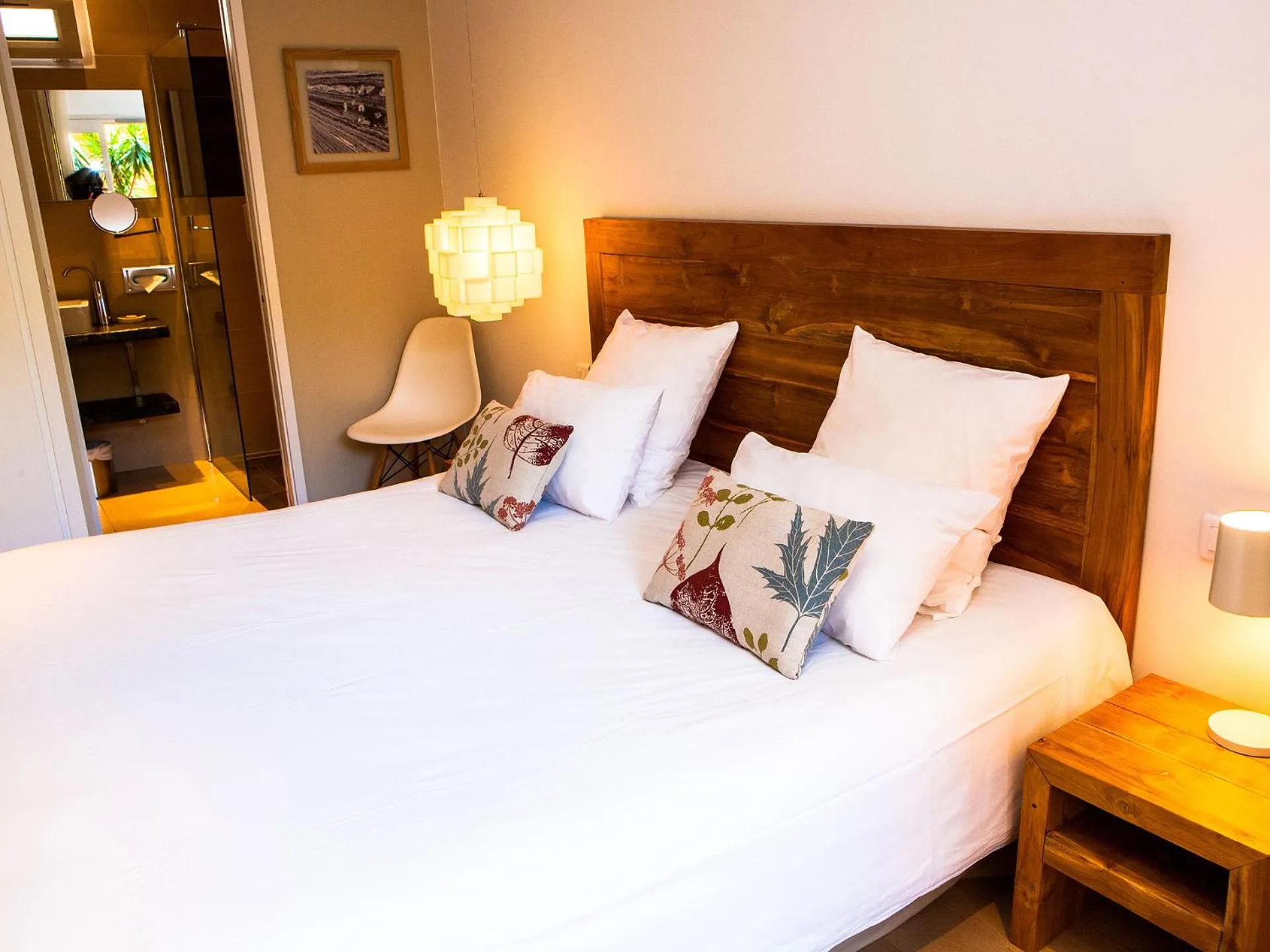 Bedroom in Hôtel La Caravelle