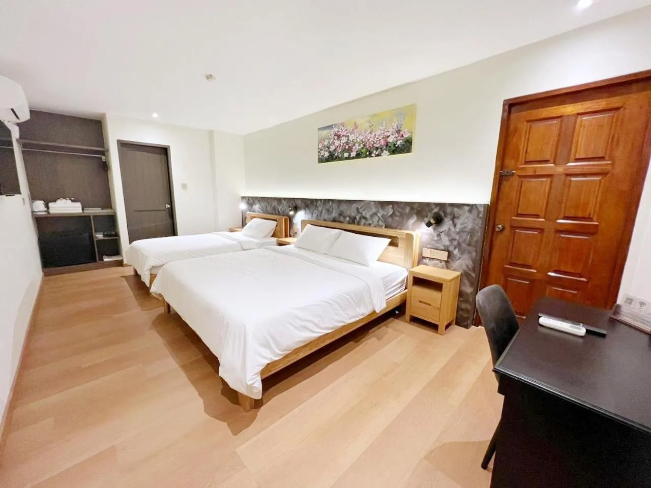 Bedroom, Bed in The Borneo Hotel