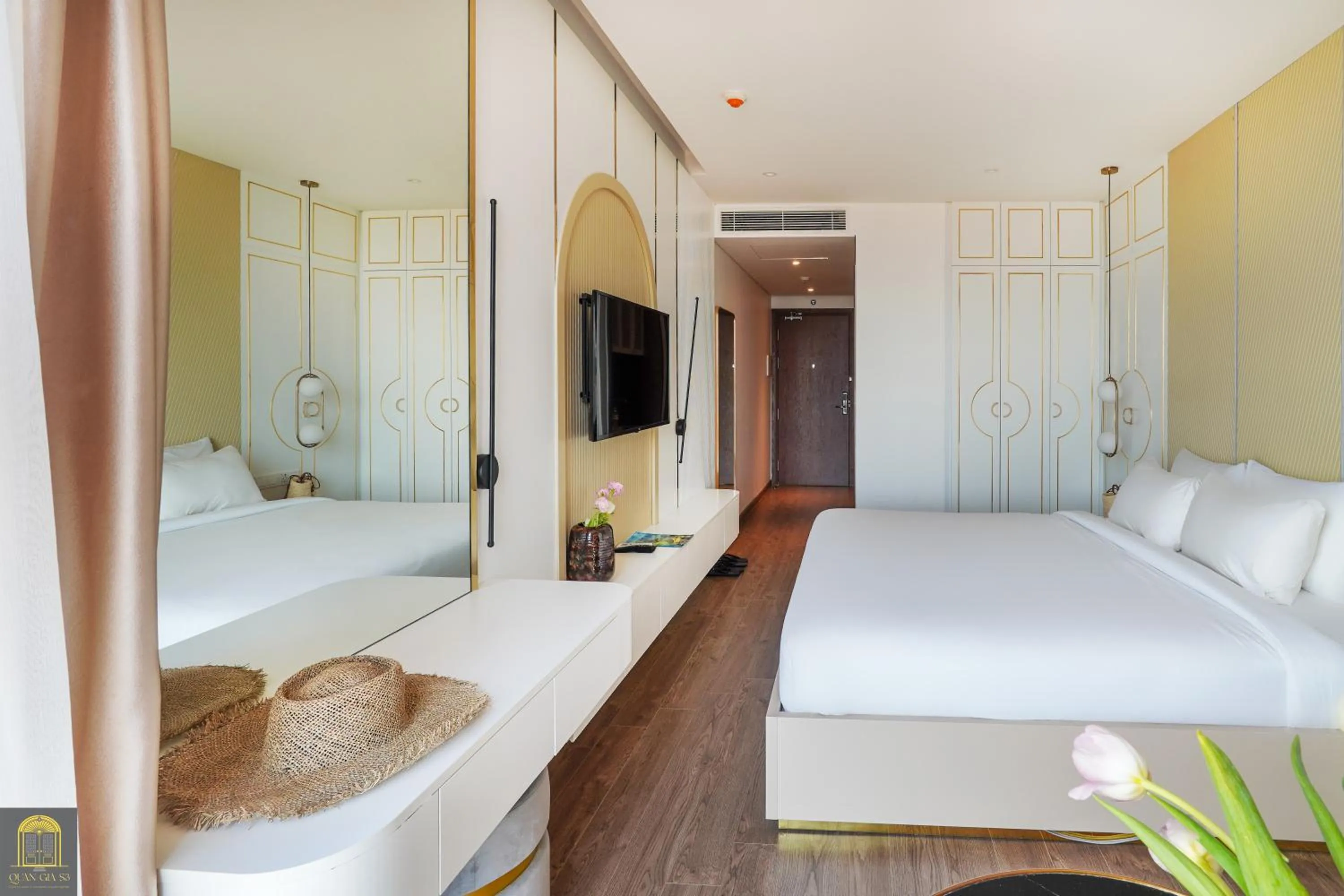 Communal lounge/ TV room, Bed in Mandala Pearl Azure Retreat
