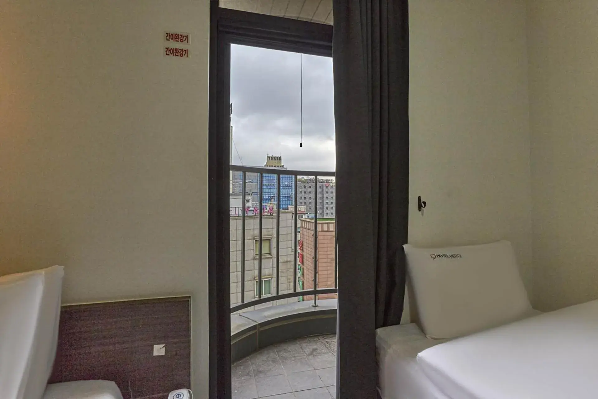 Family Twin Room with Balcony in HERTZ Hotel Family Twin Room with Balcony in HERTZ Hotel