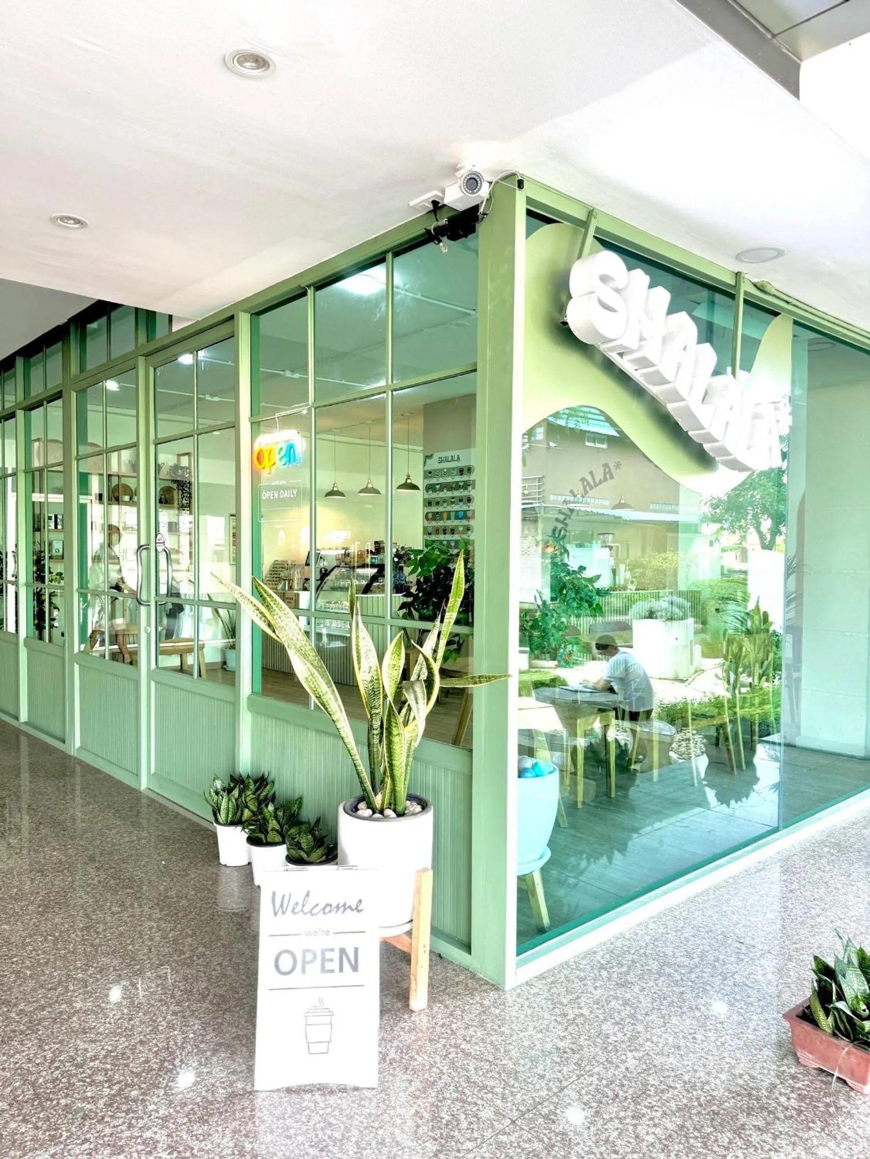 Restaurant/places to eat in Herma Hotel