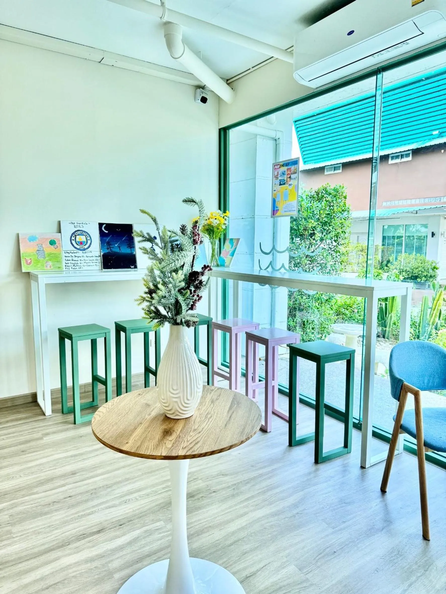 Restaurant/places to eat in Herma Hotel