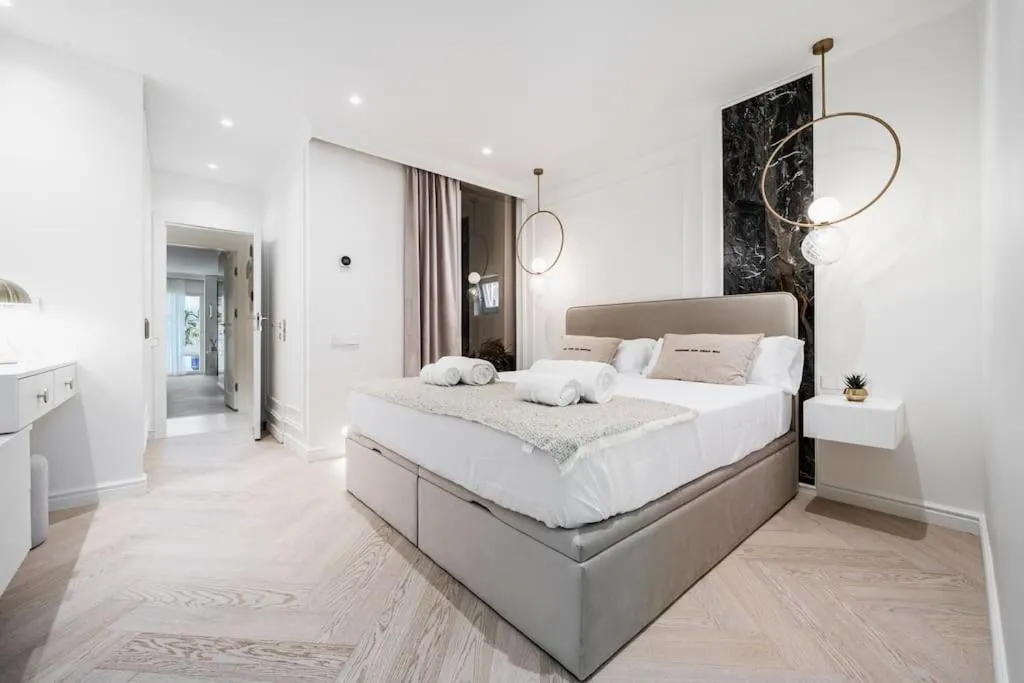 Bed in Luxury apartment in Puerto Banus La Alcazaba