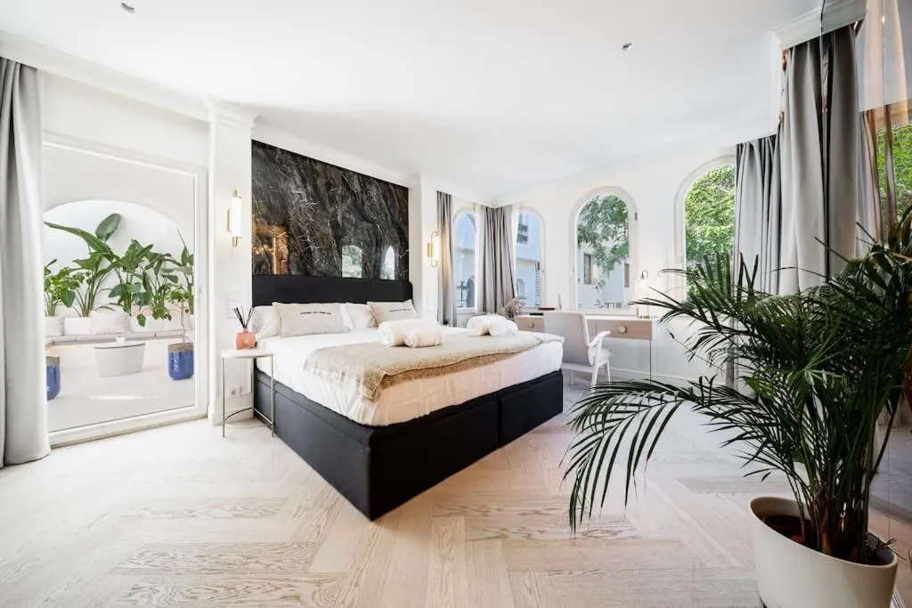 Bed in Luxury apartment in Puerto Banus La Alcazaba