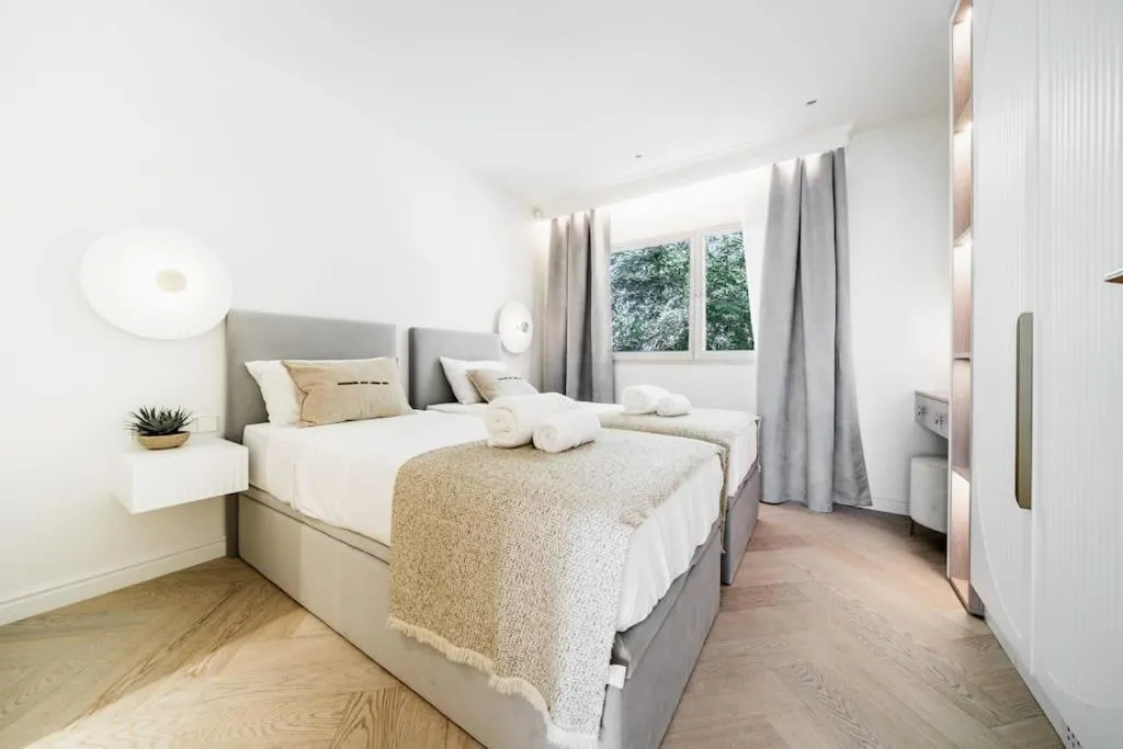 Bed in Luxury apartment in Puerto Banus La Alcazaba