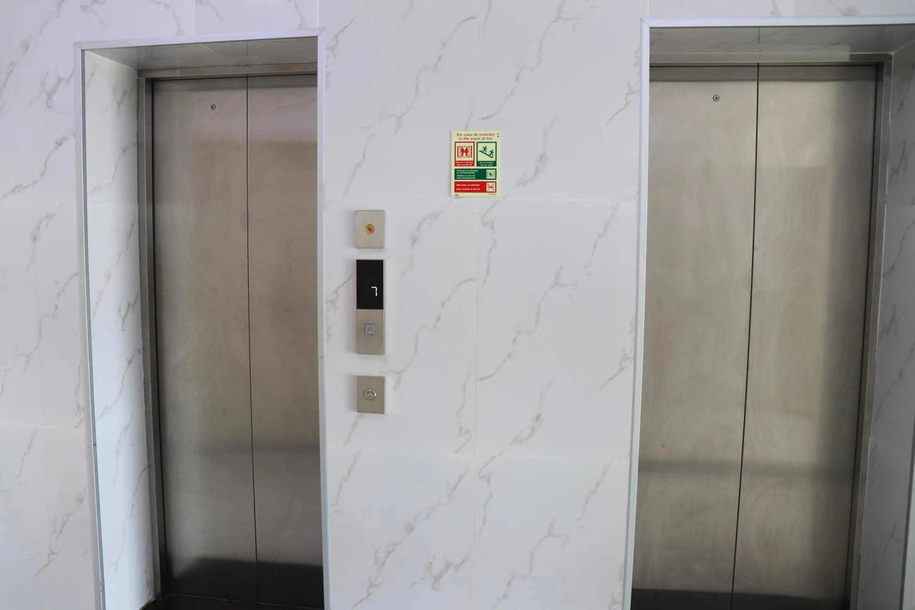 elevator in Hotel Coral Da Ilha