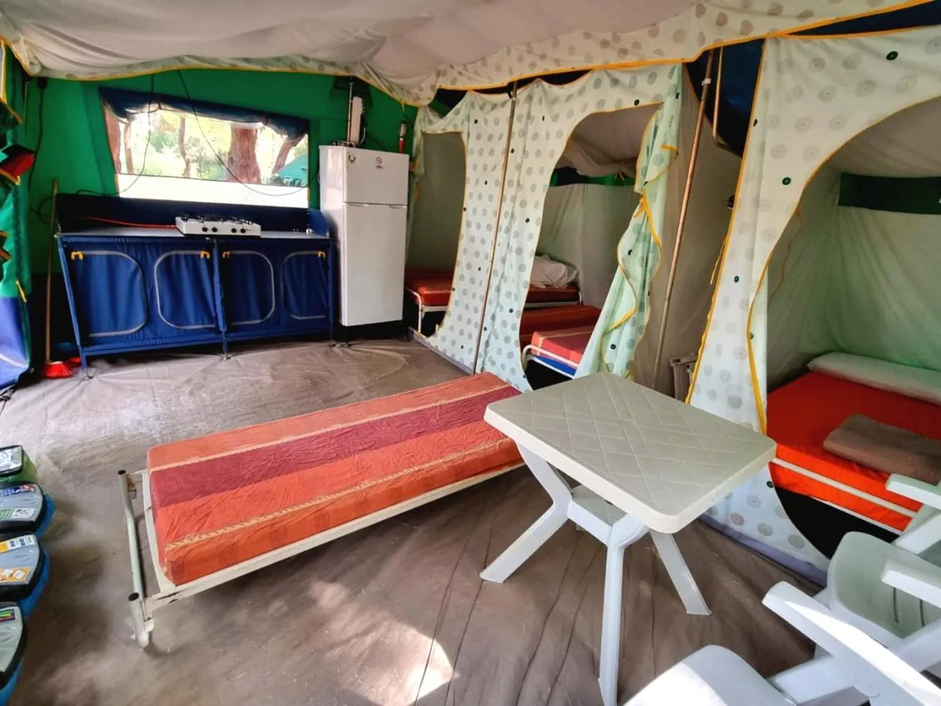 Living room, Bed in Camping Bella Sardinia