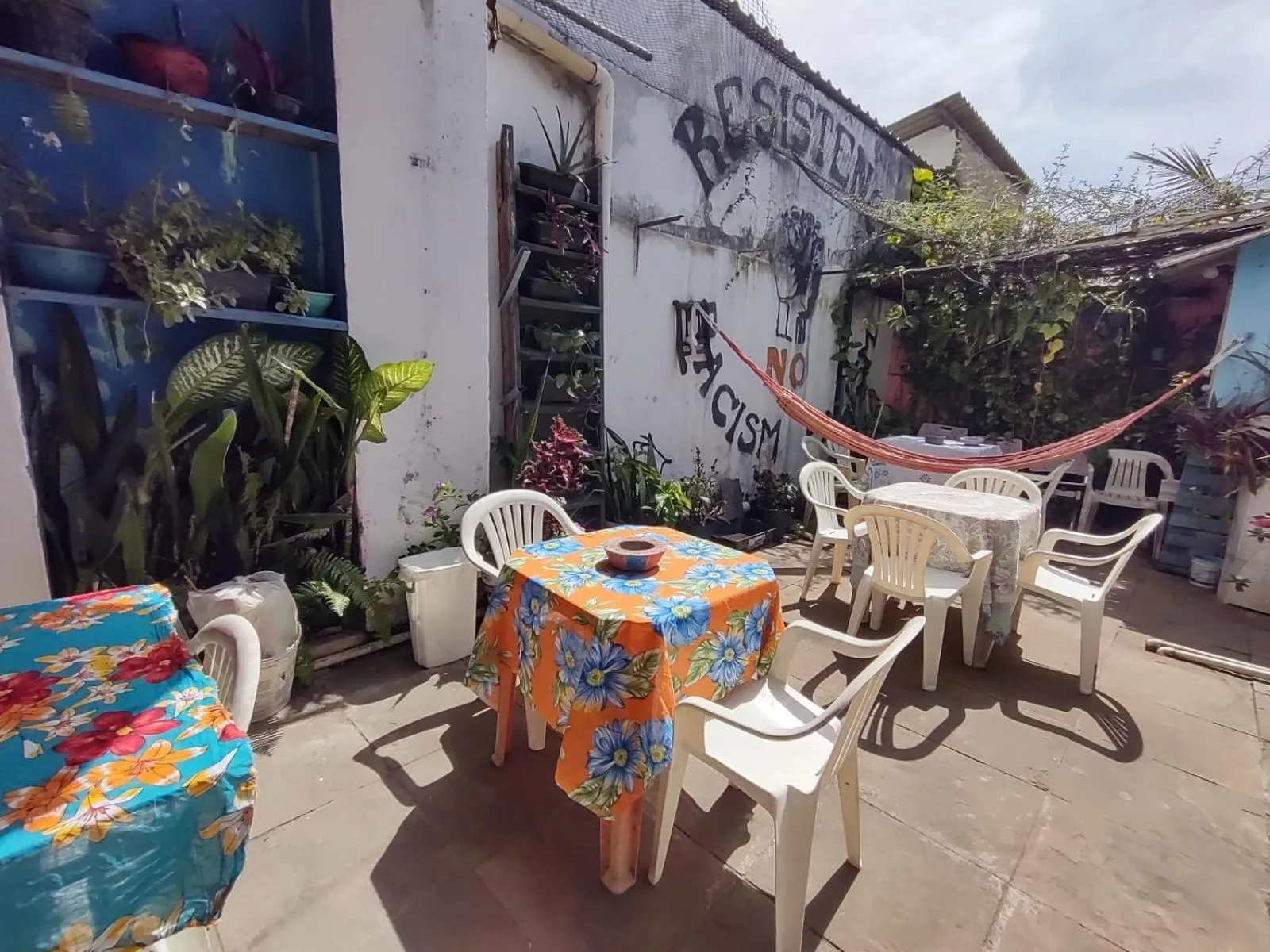 Restaurant/places to eat in Hostel Torre Bahia