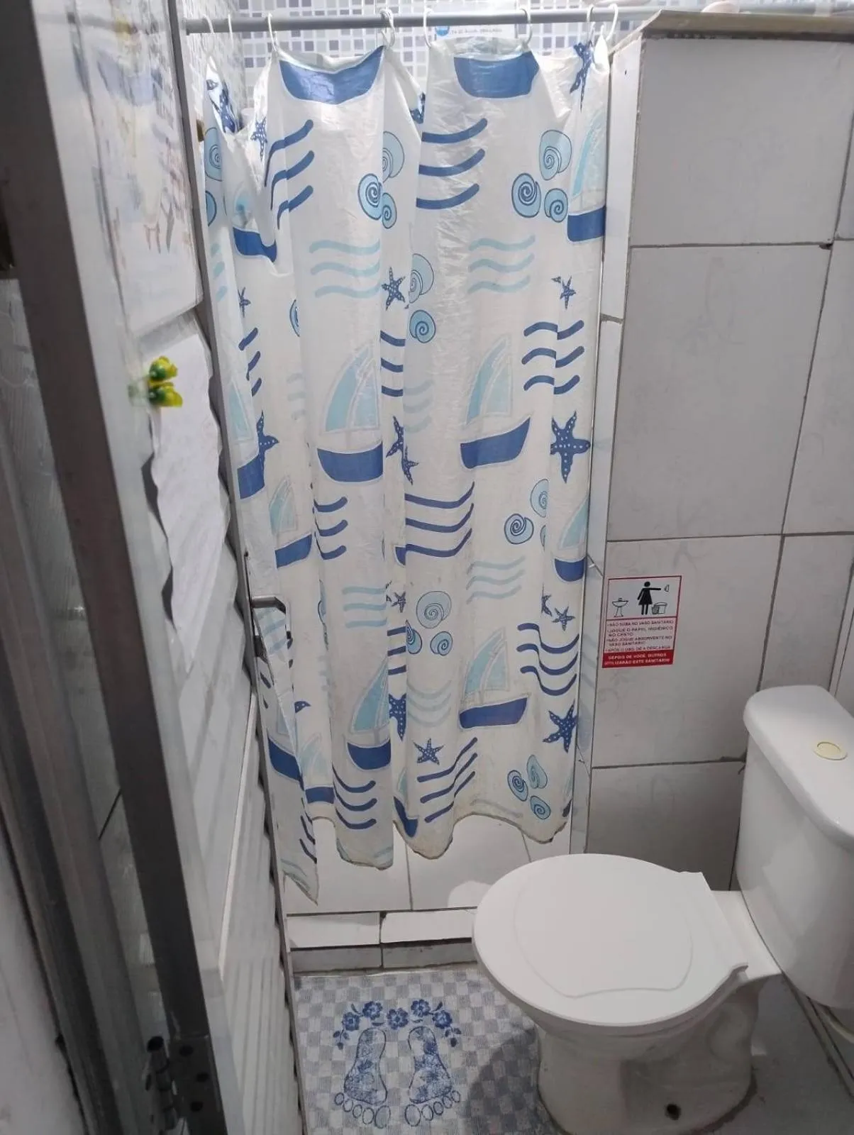 Shower in Hostel Torre Bahia