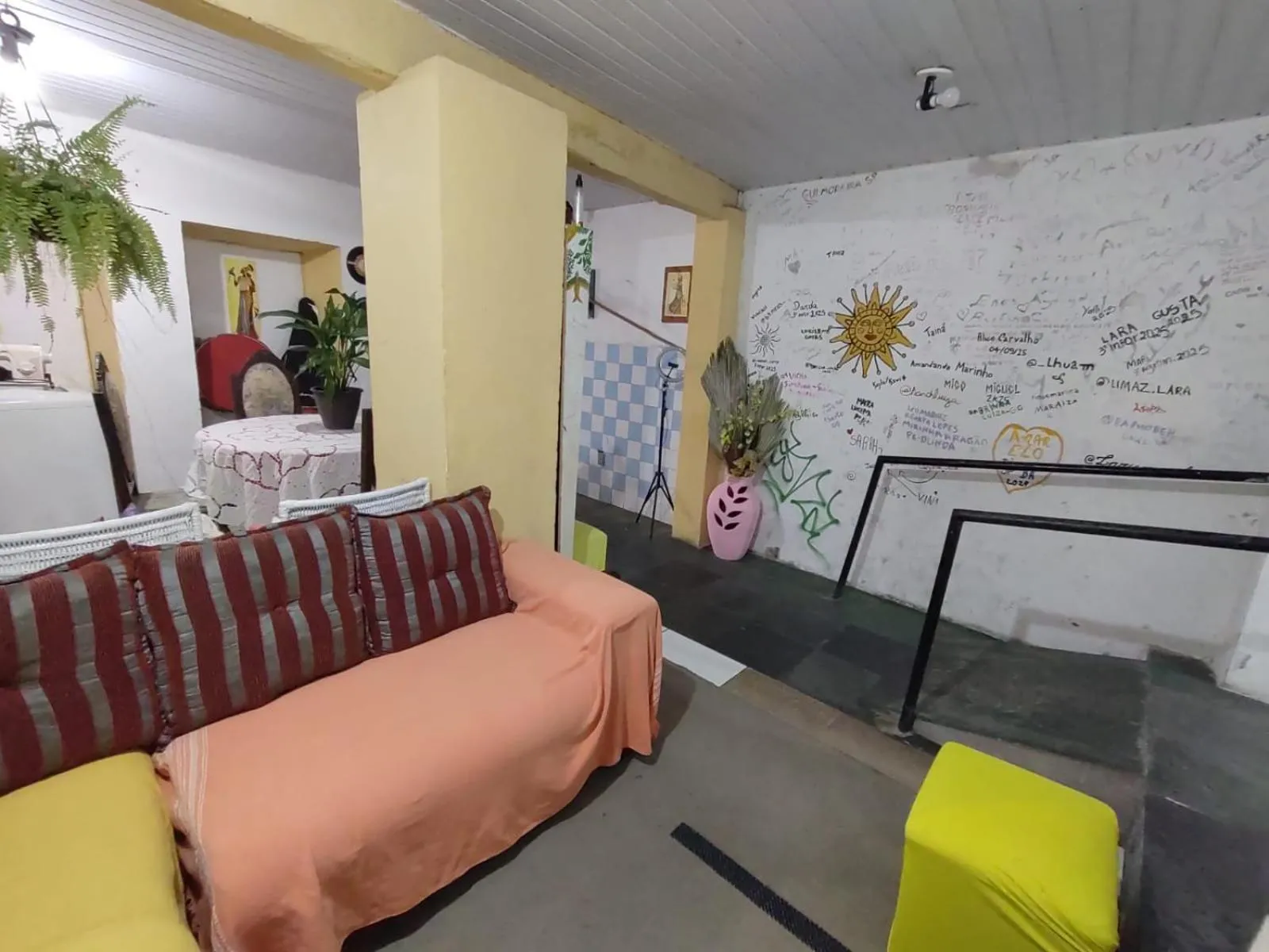 Restaurant/places to eat in Hostel Torre Bahia
