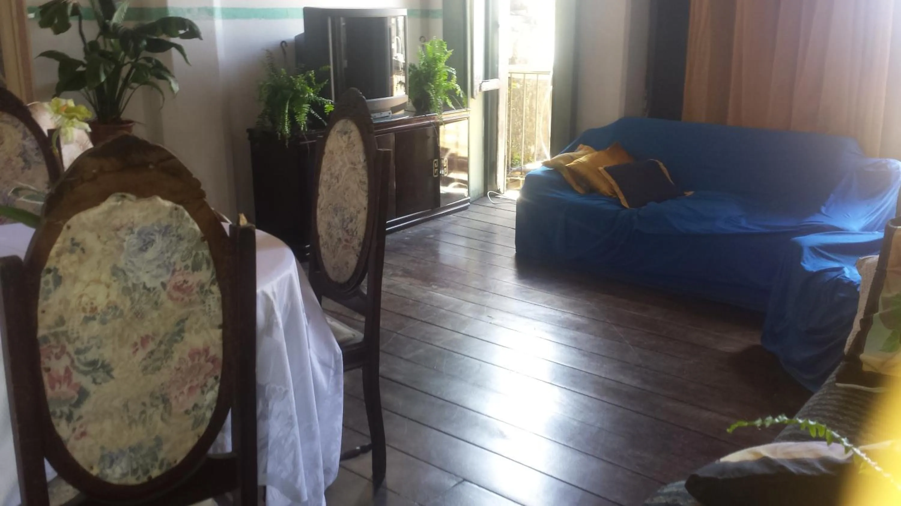 Communal lounge/ TV room in Hostel Torre Bahia