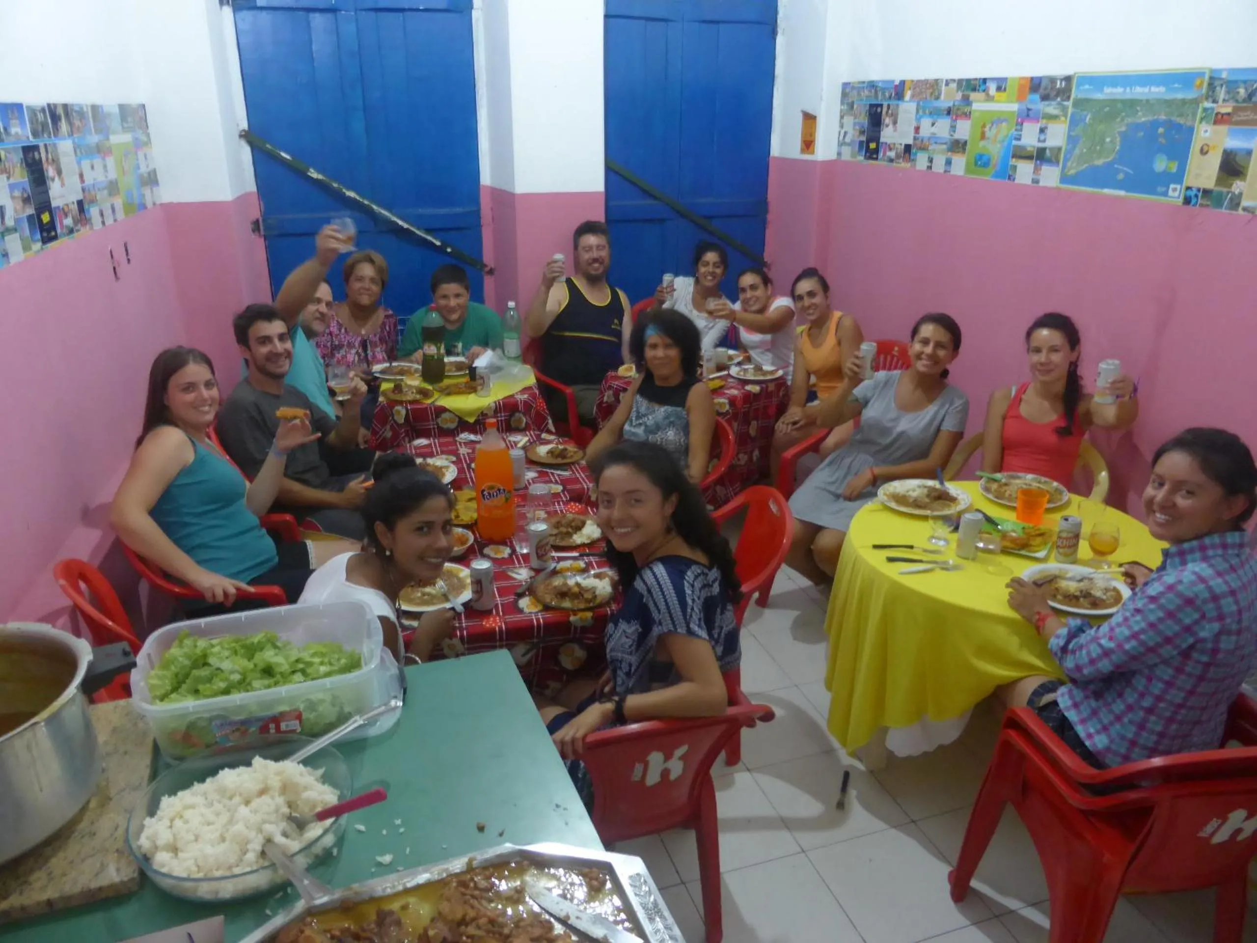 Restaurant/places to eat in Hostel Torre Bahia