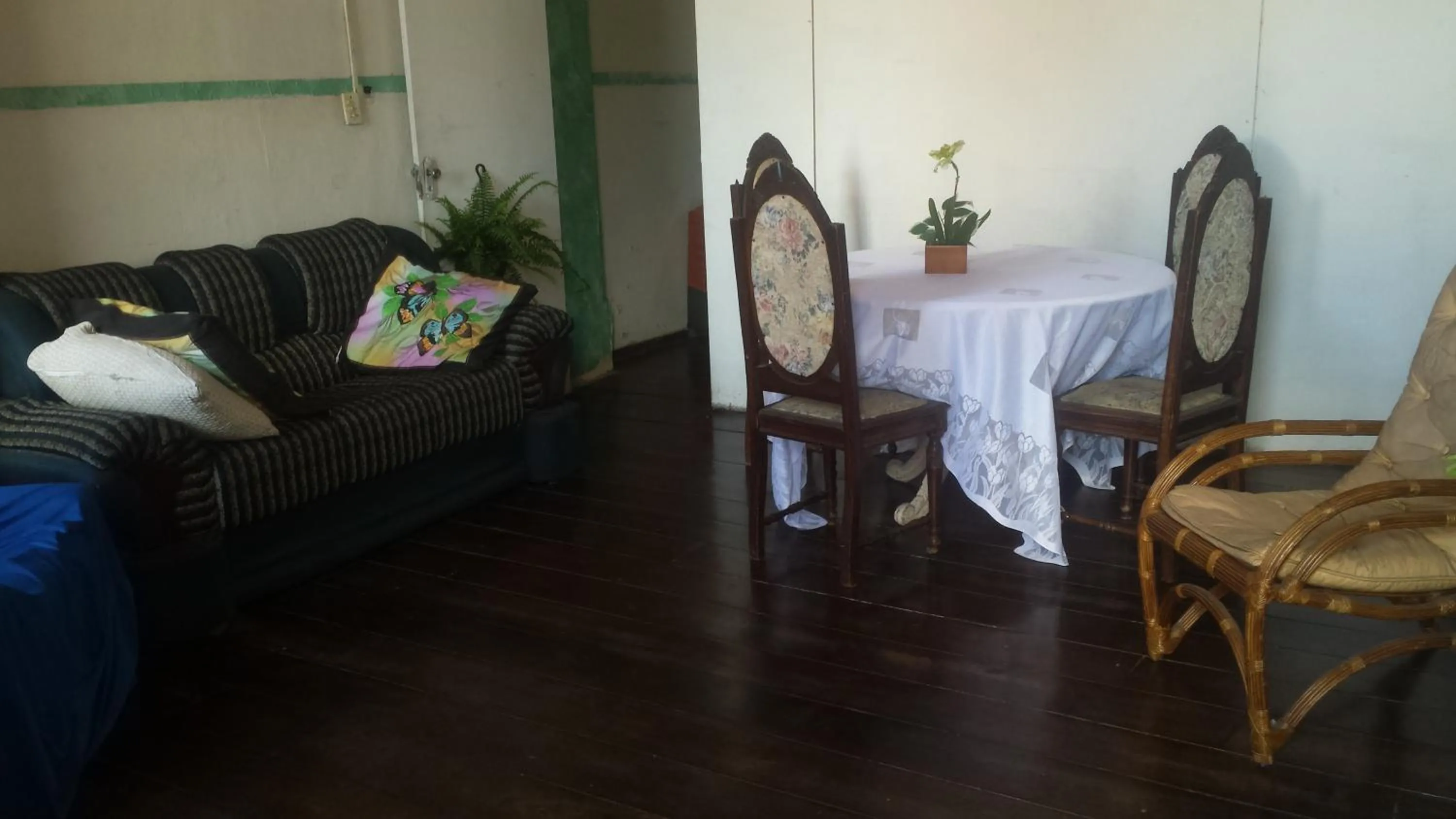 Communal lounge/ TV room in Hostel Torre Bahia