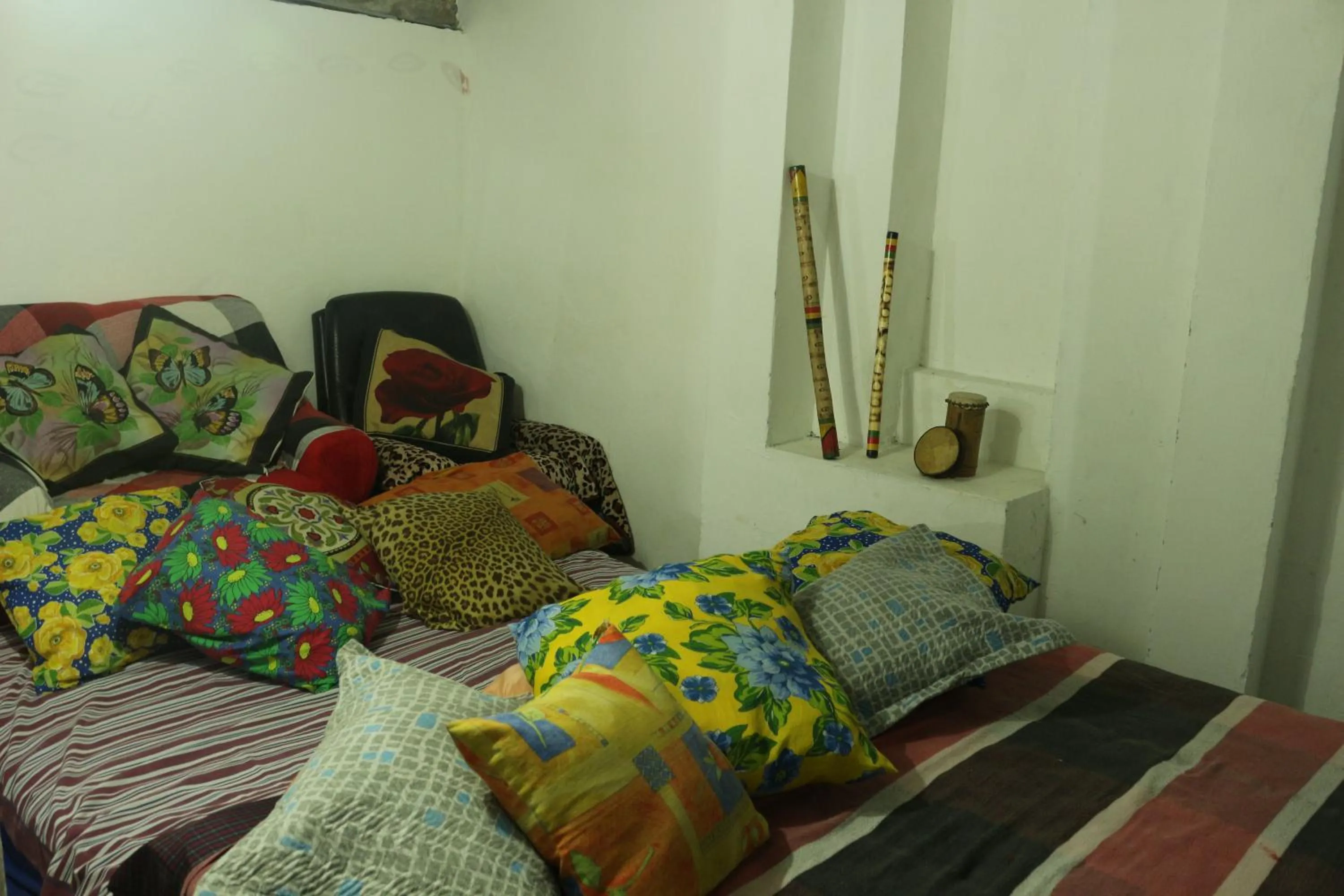 Communal lounge/ TV room, Bed in Hostel Torre Bahia