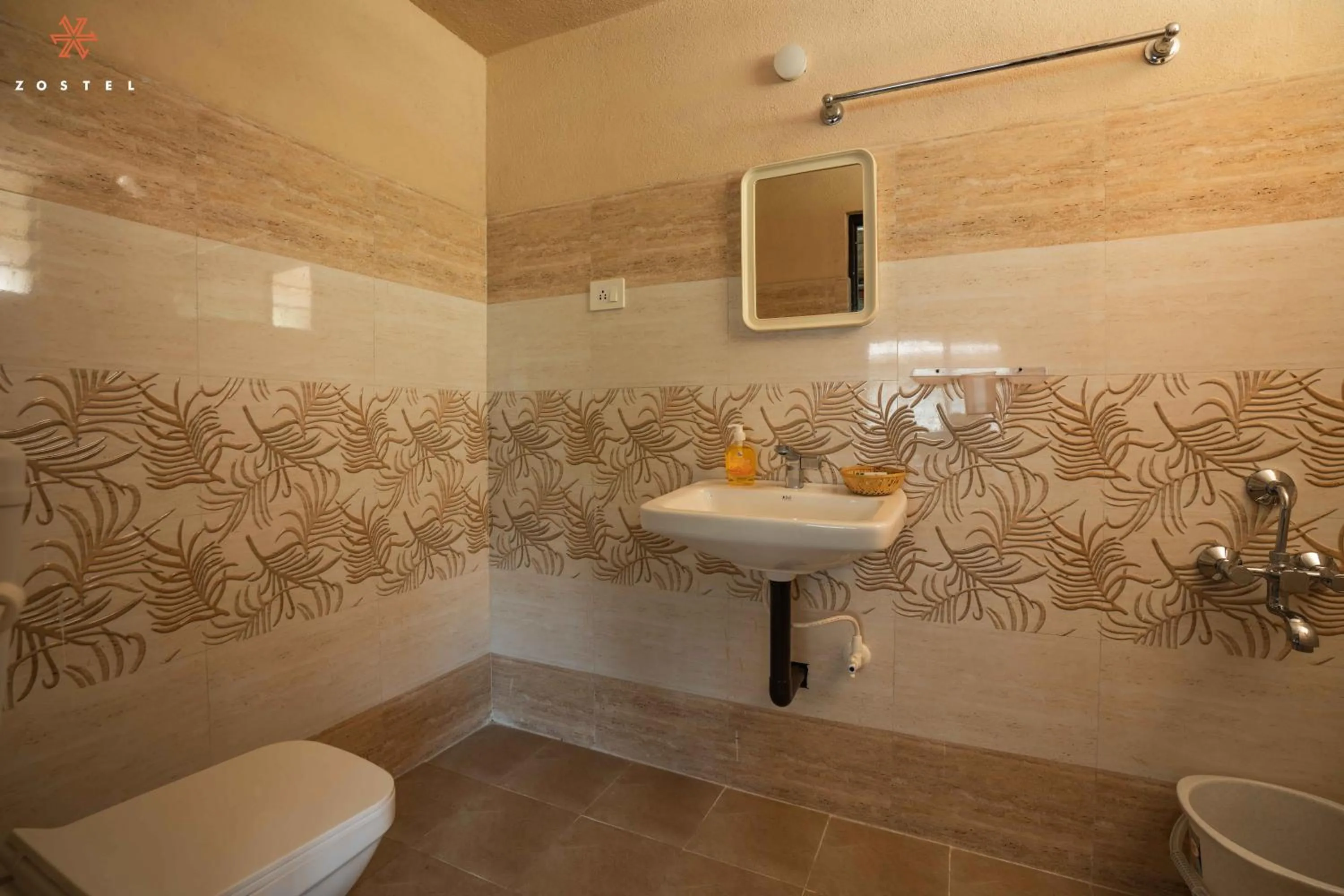 Shower in Zostel Hampi (Gangavathi)