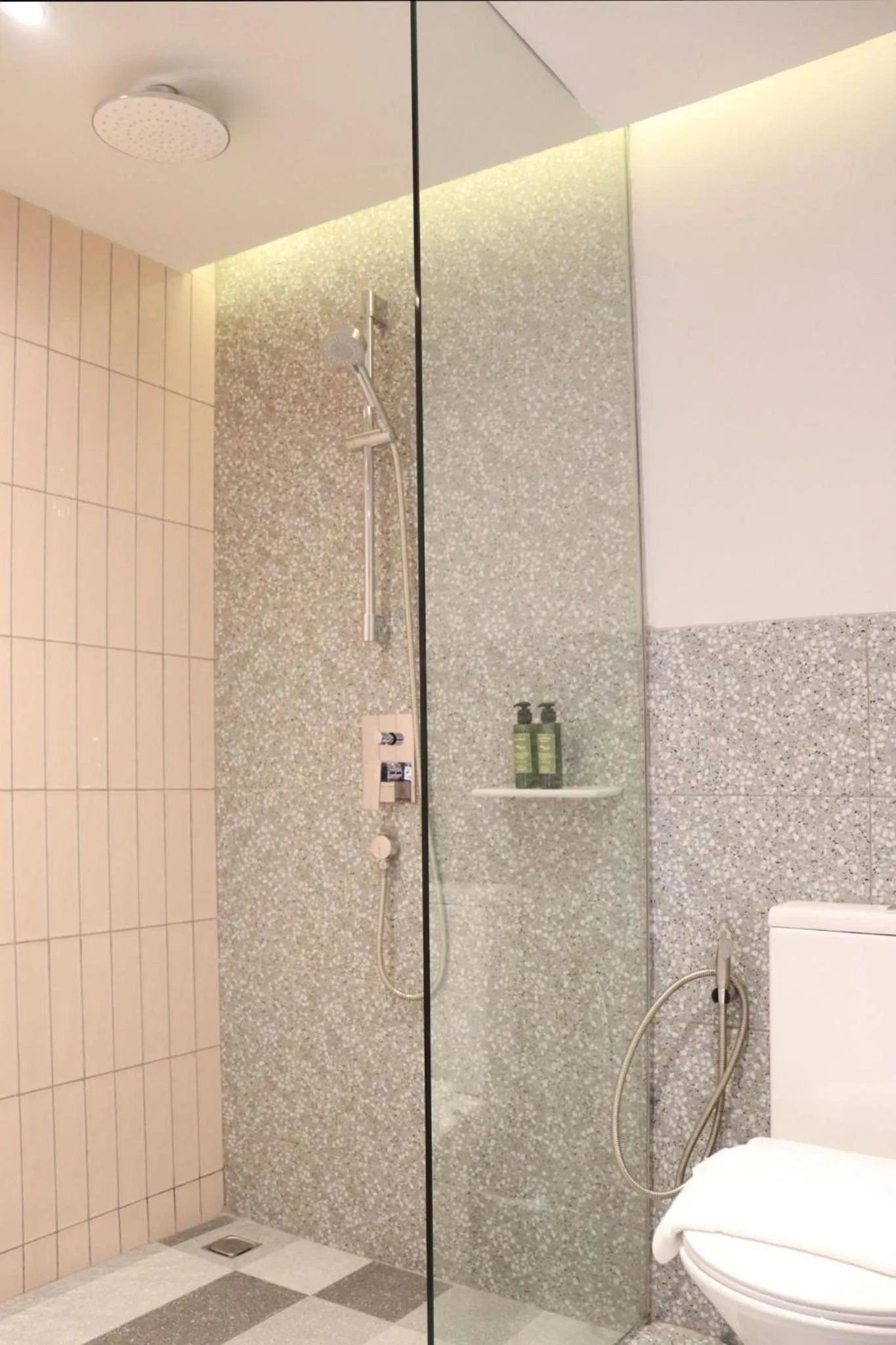 Shower in The Quarter Ratchathewi by UHG