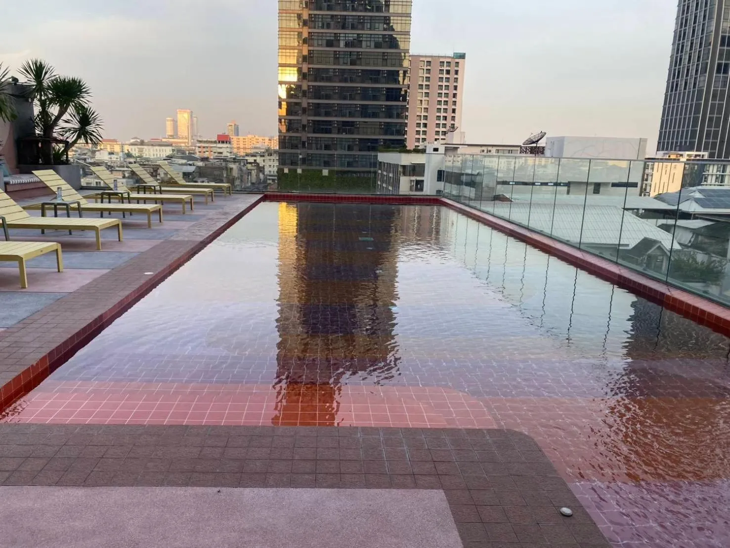 Swimming pool in The Quarter Ratchathewi by UHG