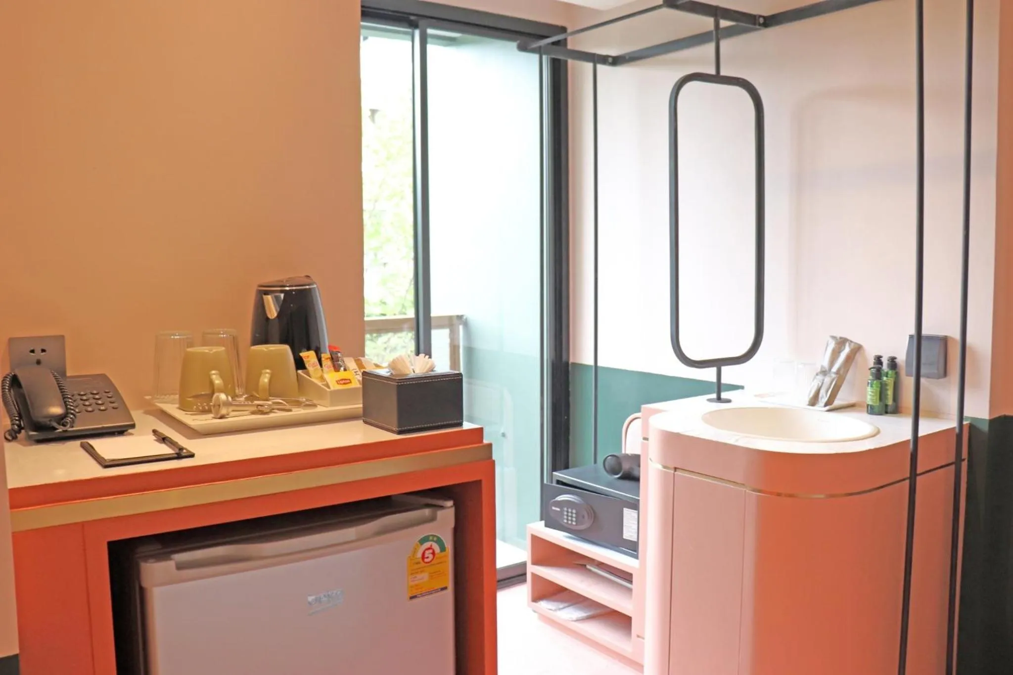 Coffee/tea facilities in The Quarter Ratchathewi by UHG