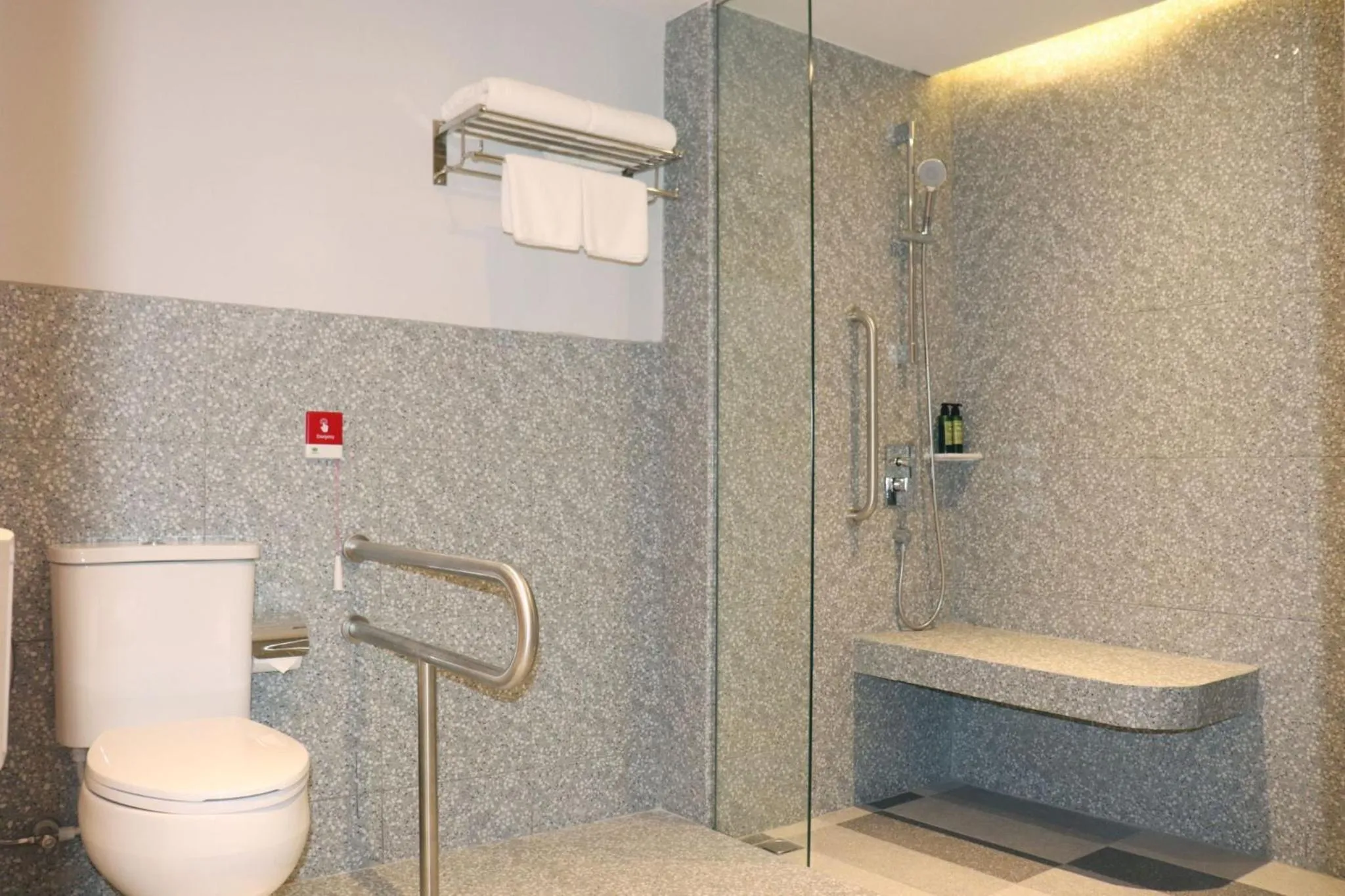 Shower in The Quarter Ratchathewi by UHG