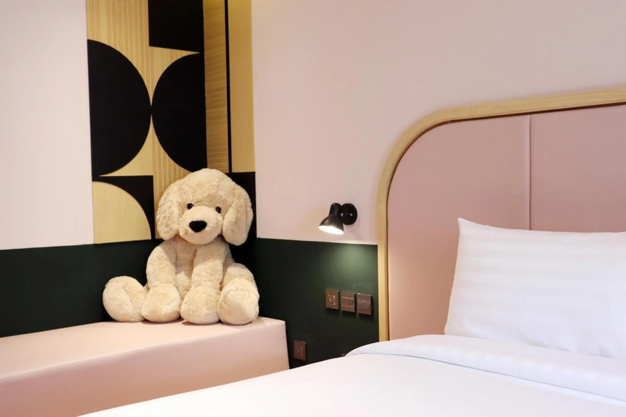 Living room, Bed in The Quarter Ratchathewi by UHG