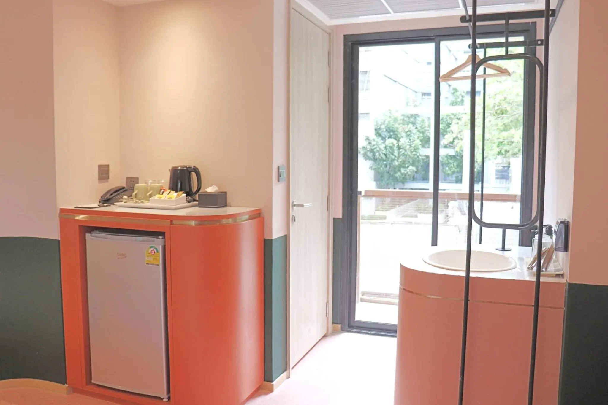 Coffee/tea facilities in The Quarter Ratchathewi by UHG