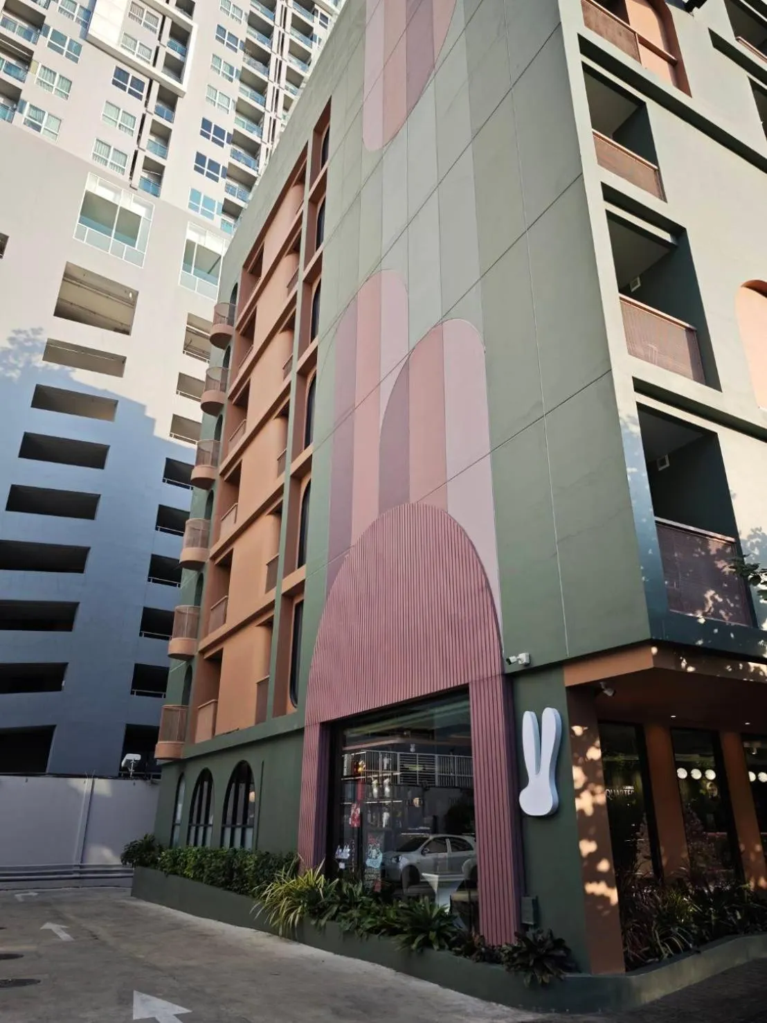 Balcony/Terrace in The Quarter Ratchathewi by UHG