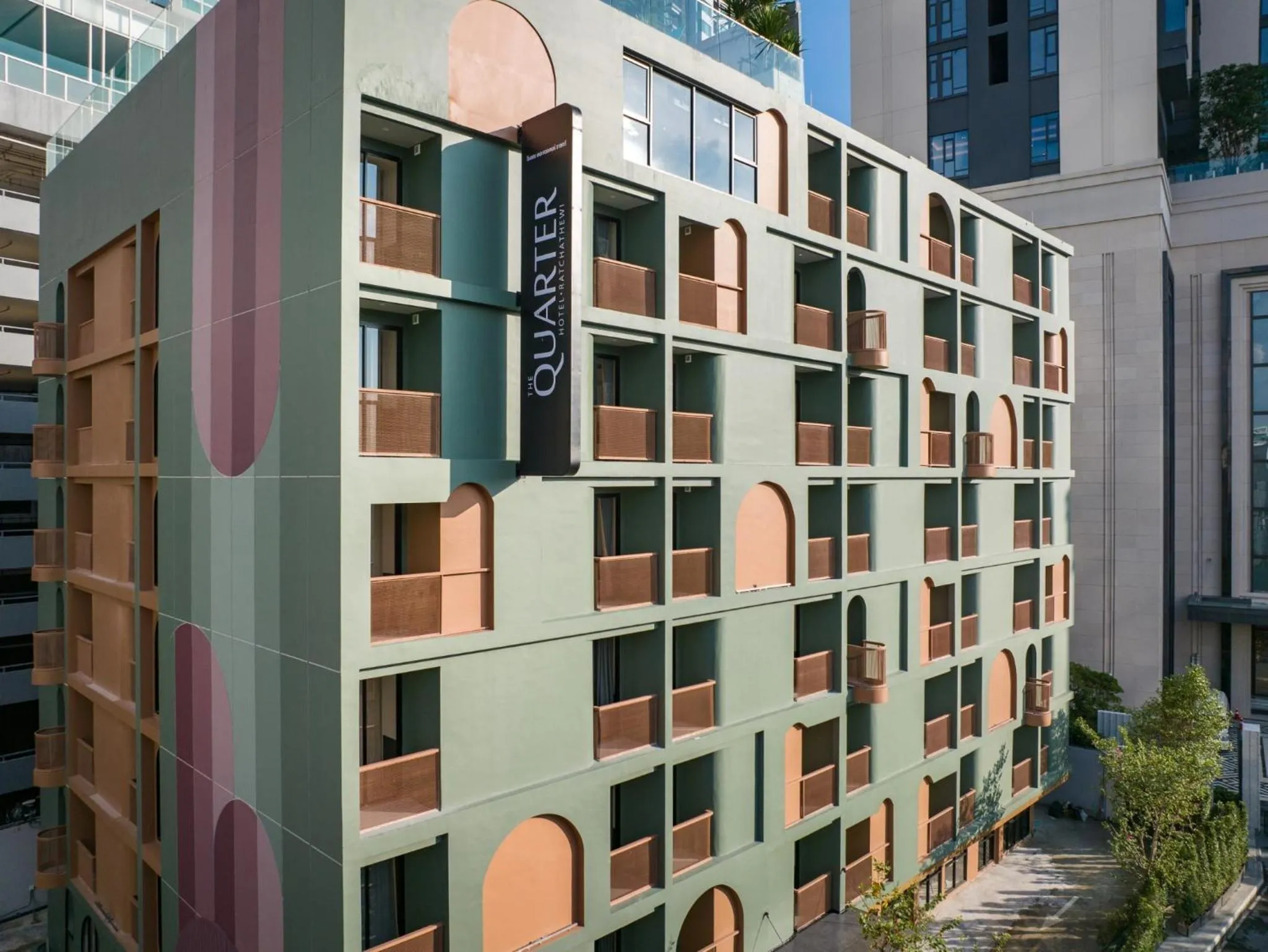 Property building in The Quarter Ratchathewi by UHG