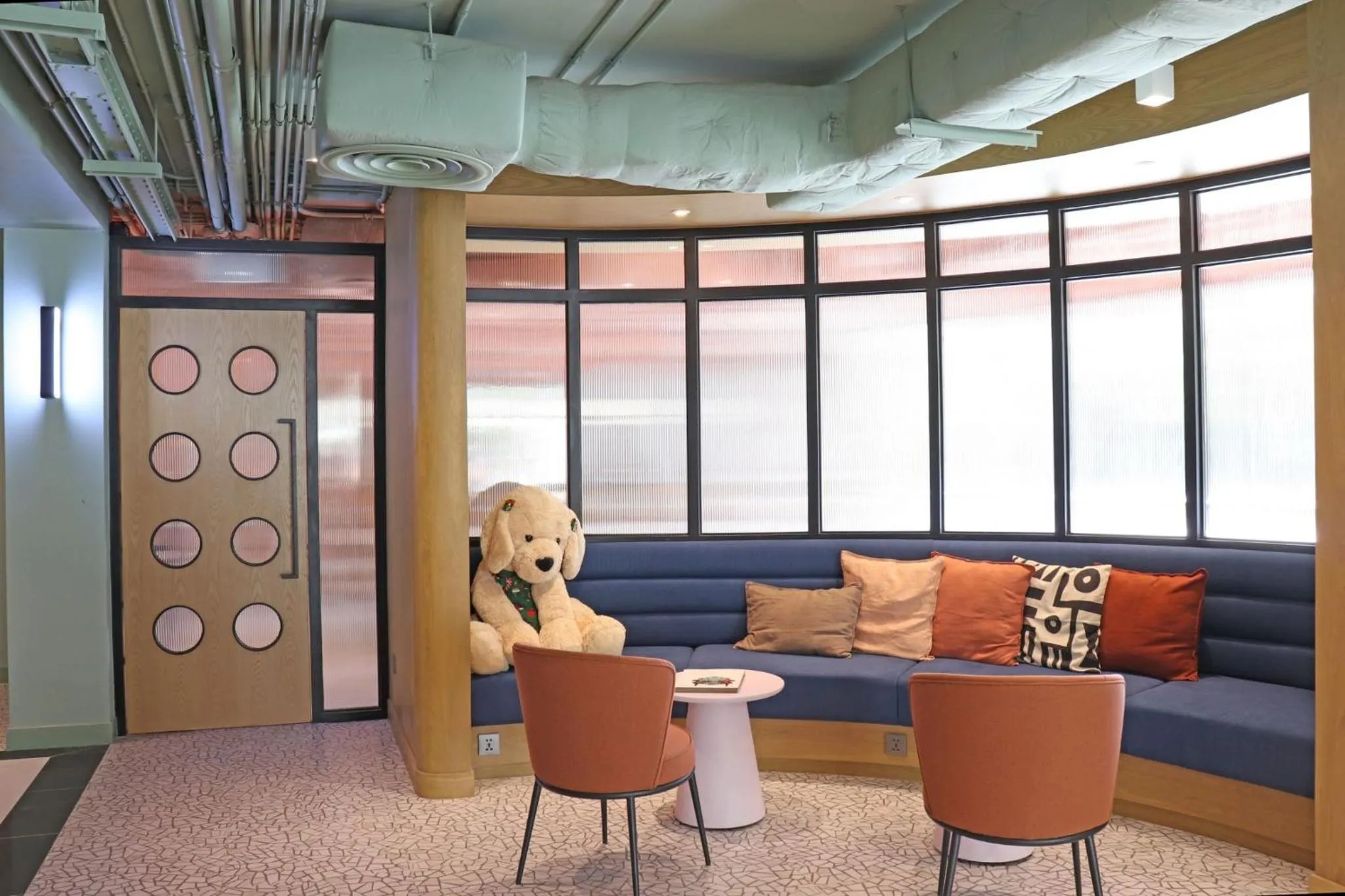 Seating area in The Quarter Ratchathewi by UHG