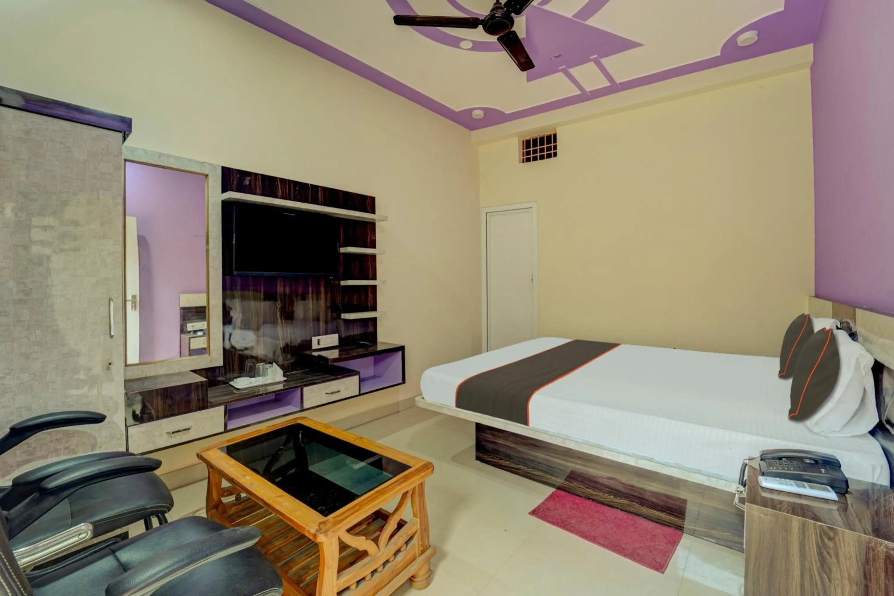 Lobby or reception, Bed in Super Hotel O Siddhi Vinayak Hotel & Banquets