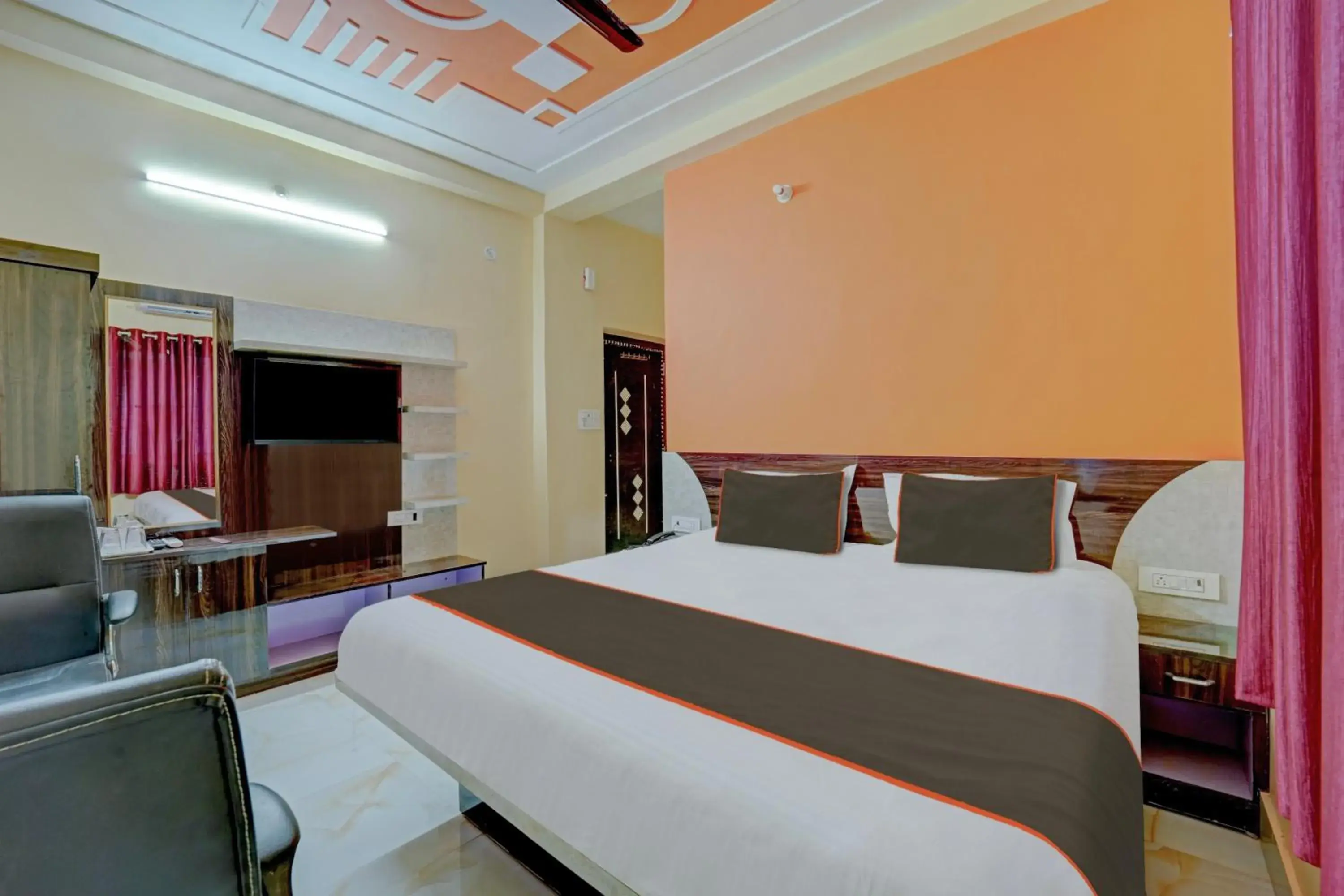 Bedroom, Bed in Hotel O Siddhi Vinayak Hotel & Banquets Bedroom, Bed in Hotel O Siddhi Vinayak Hotel & Banquets