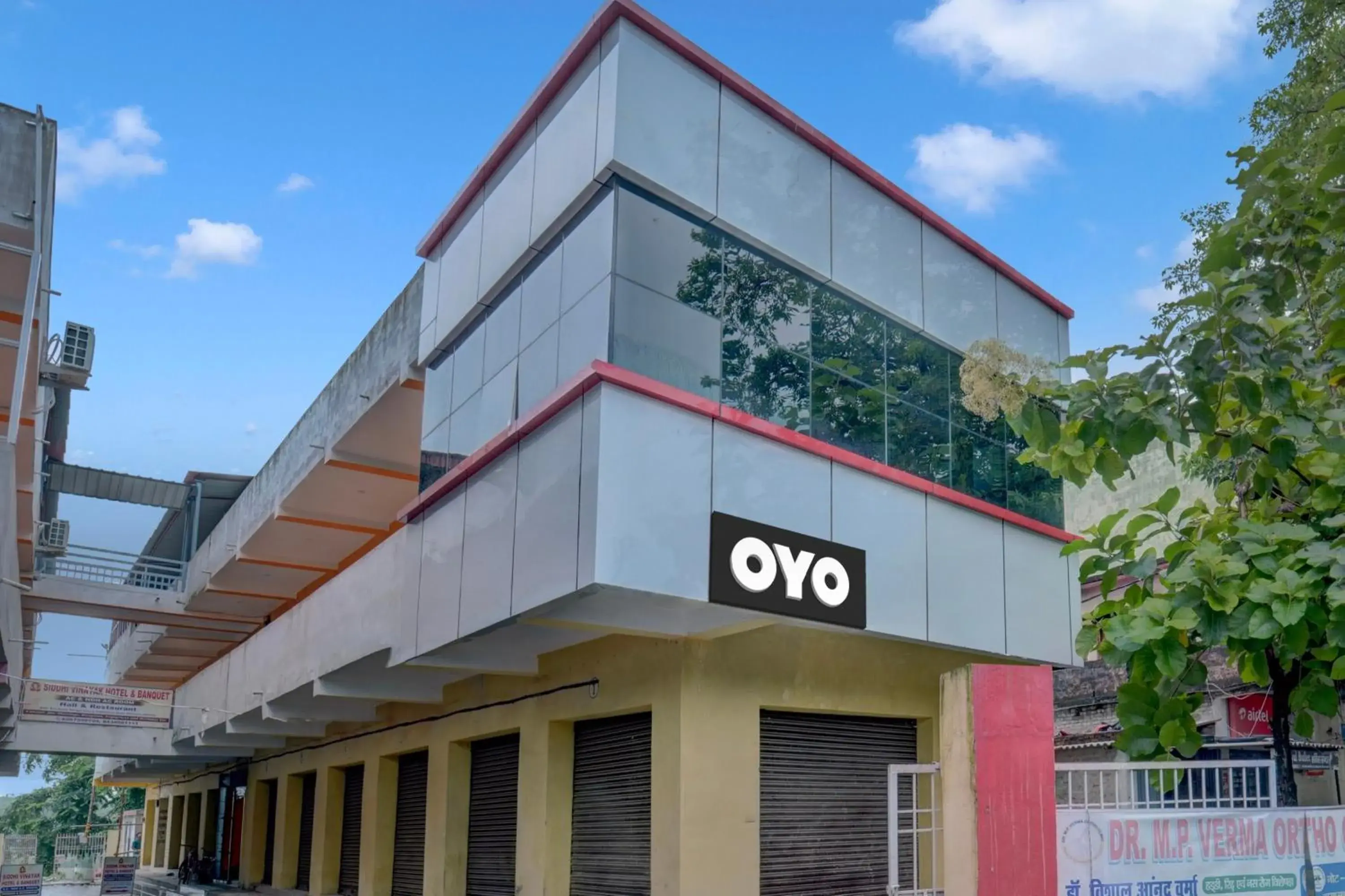 Facade/entrance in Hotel O Siddhi Vinayak Hotel & Banquets Facade/entrance in Hotel O Siddhi Vinayak Hotel & Banquets