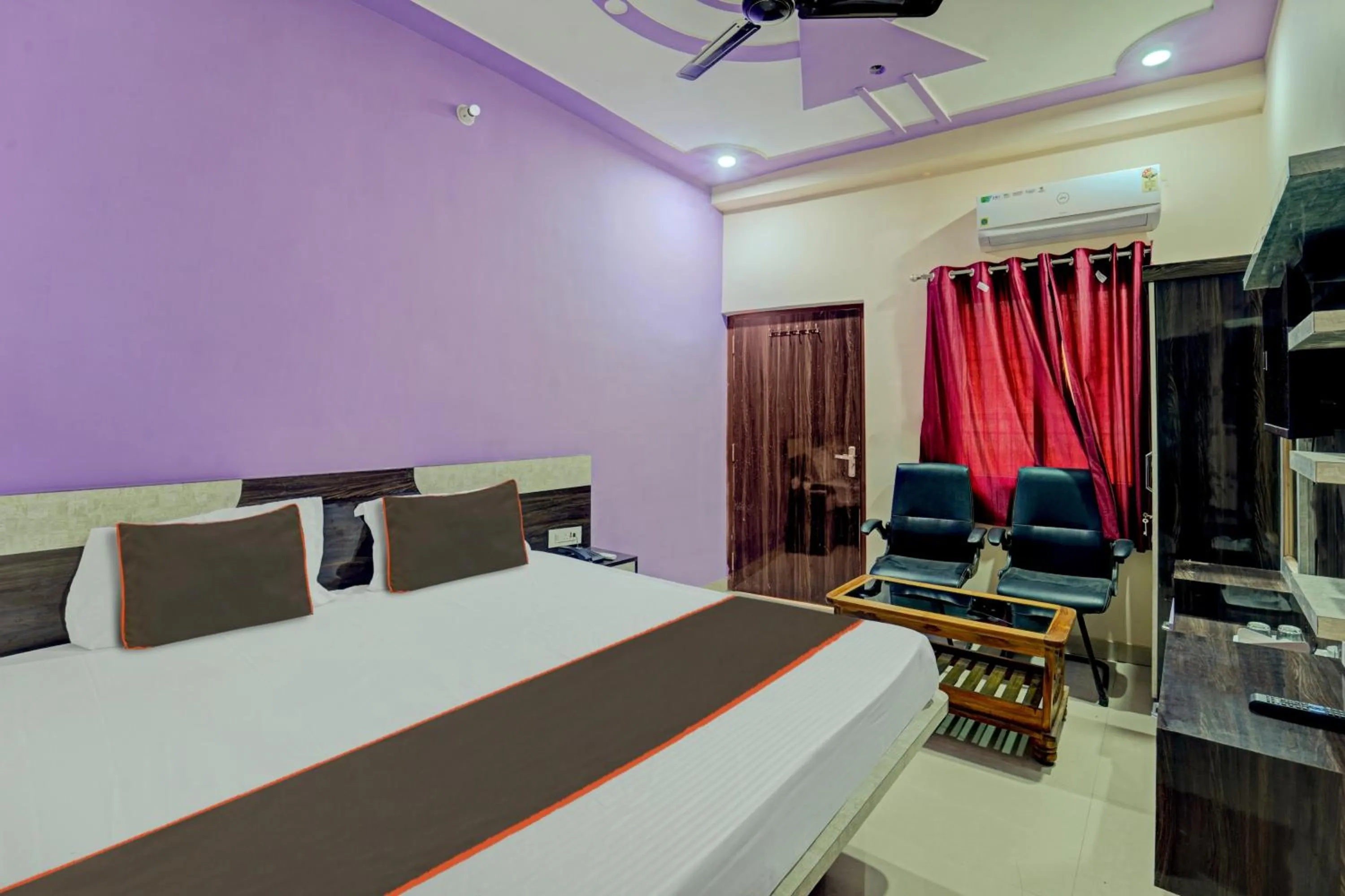 Bedroom, Bed in Super Hotel O Siddhi Vinayak Hotel & Banquets