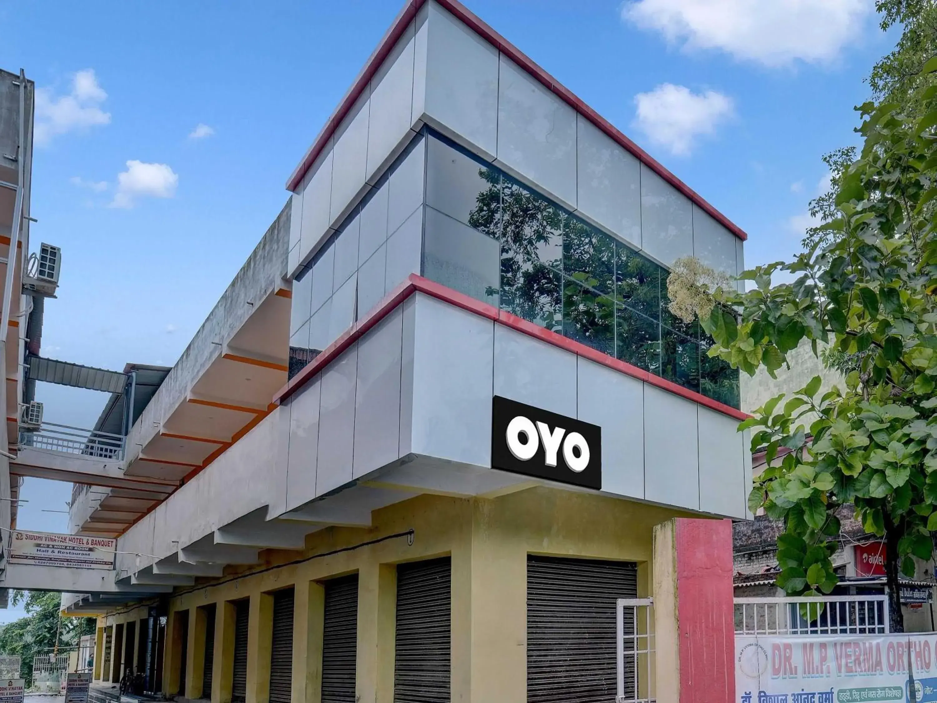 Facade/entrance in Hotel O Siddhi Vinayak Hotel & Banquets Facade/entrance in Hotel O Siddhi Vinayak Hotel & Banquets