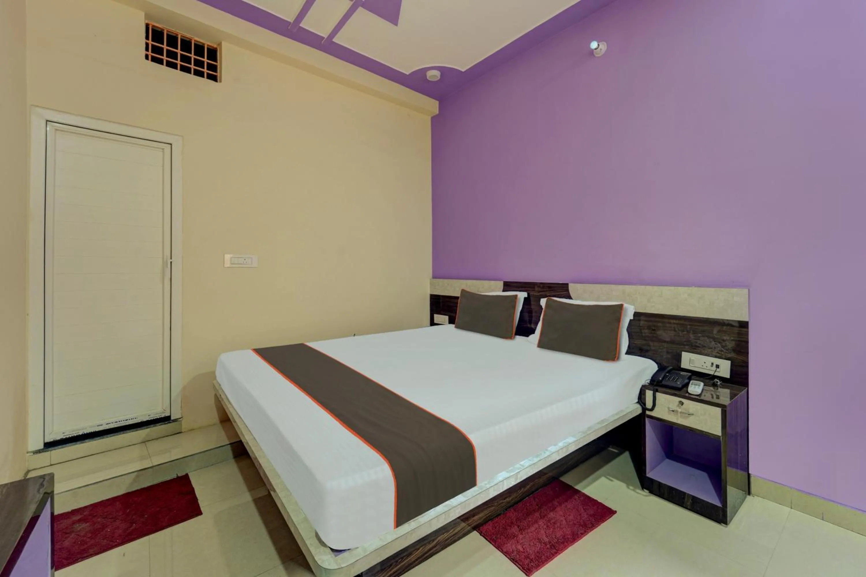Bedroom, Bed in Super Hotel O Siddhi Vinayak Hotel & Banquets