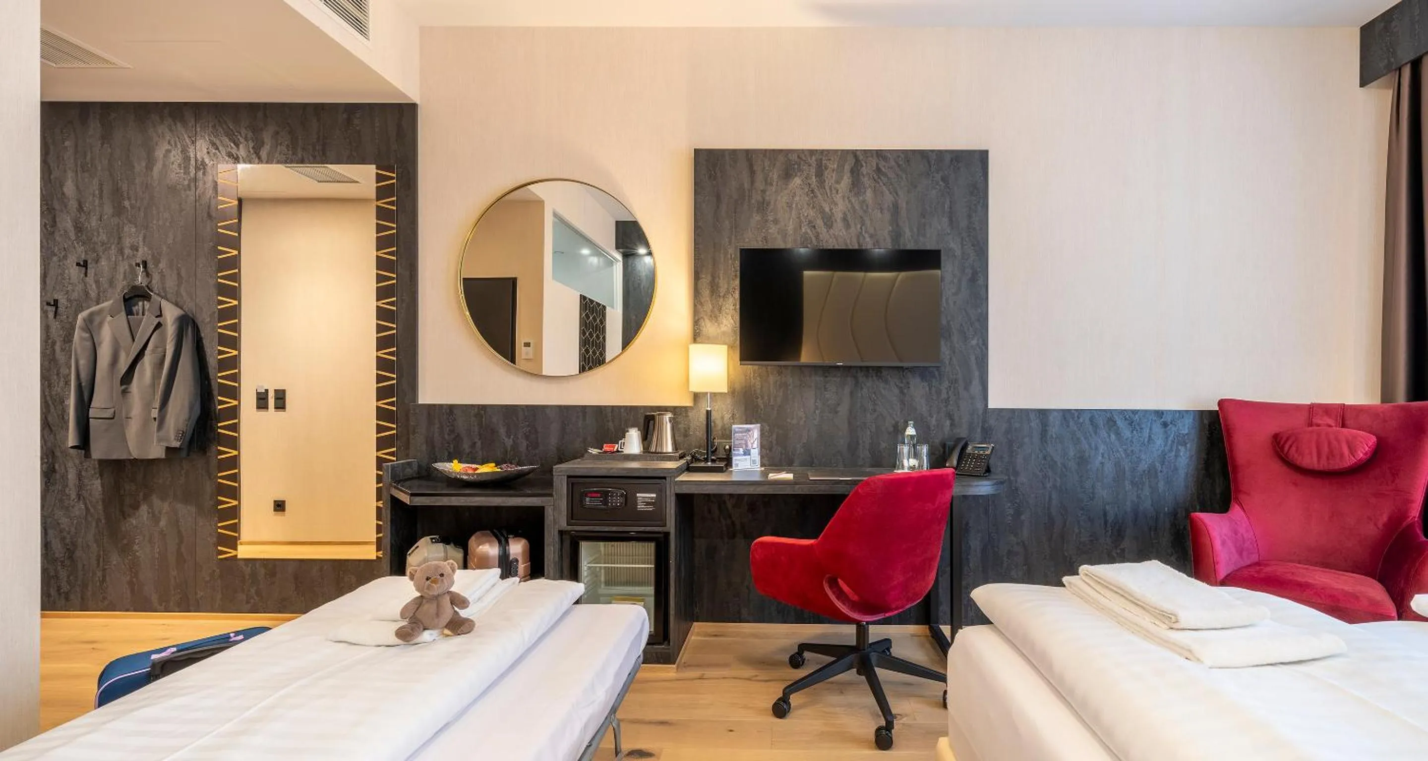 TV and multimedia, Bed in PLAZA INN Wiener Neustadt, BW Signature Collection