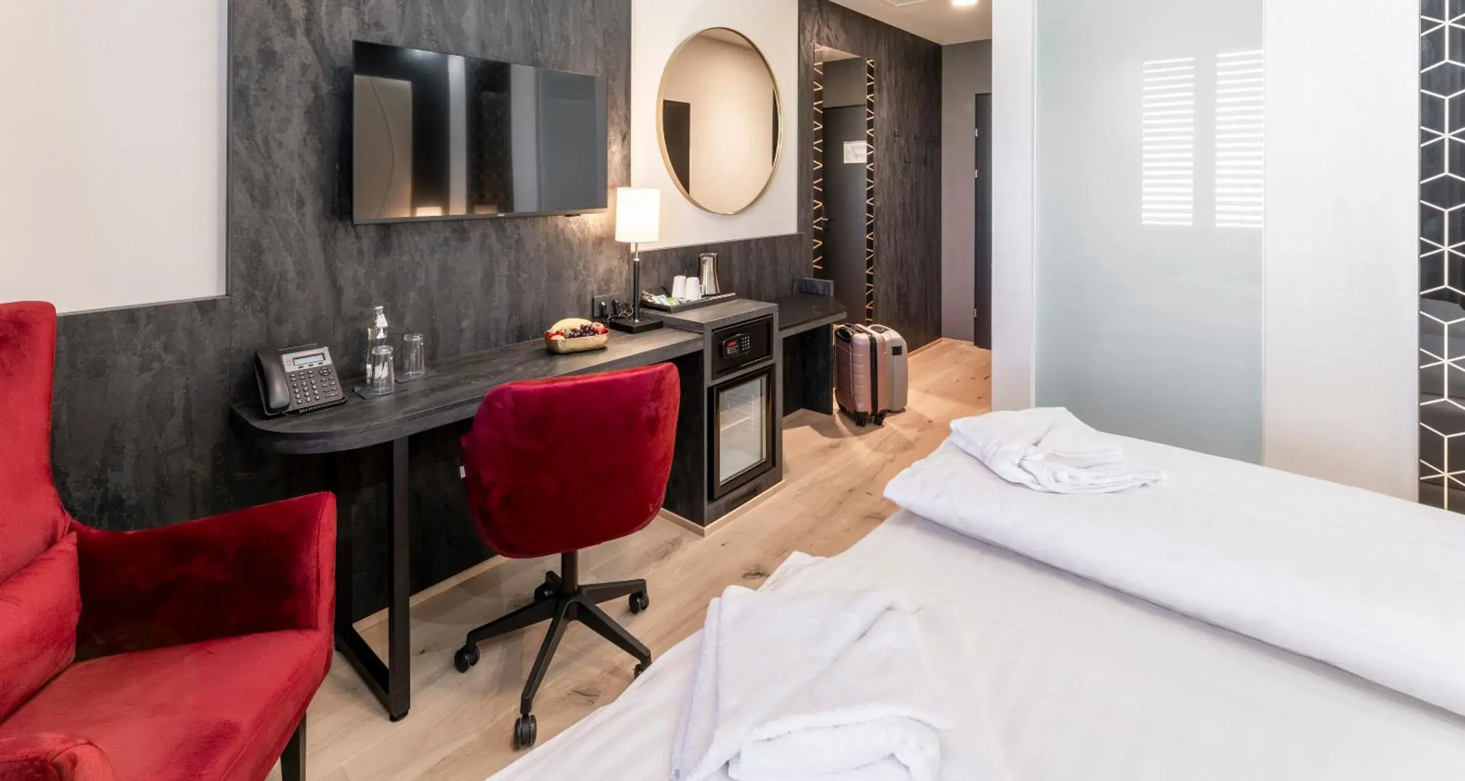 TV and multimedia, Bed in PLAZA INN Wiener Neustadt, BW Signature Collection TV and multimedia, Bed in PLAZA INN Wiener Neustadt, BW Signature Collection