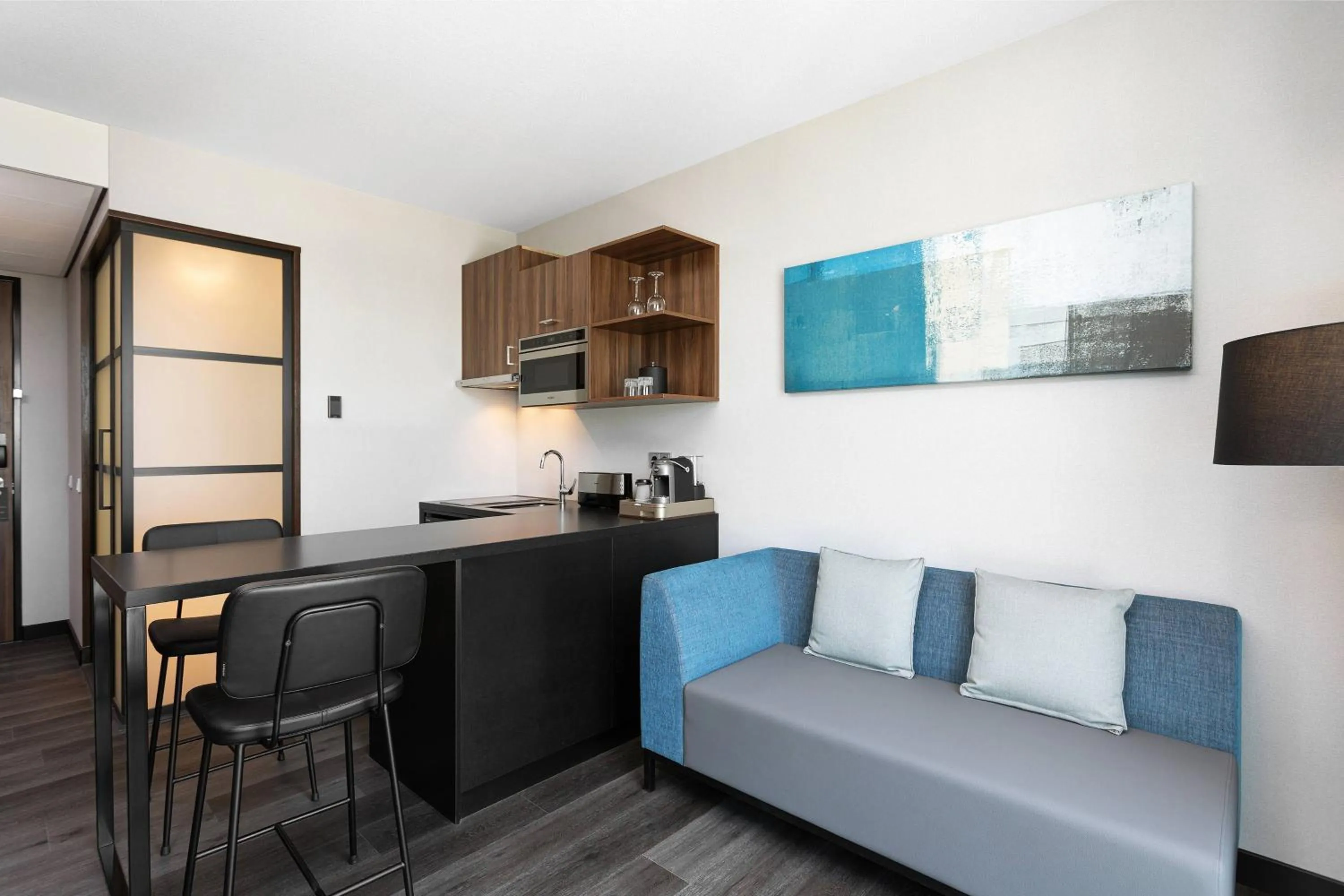 Kitchen or kitchenette in Courtyard by Marriott Amsterdam Airport