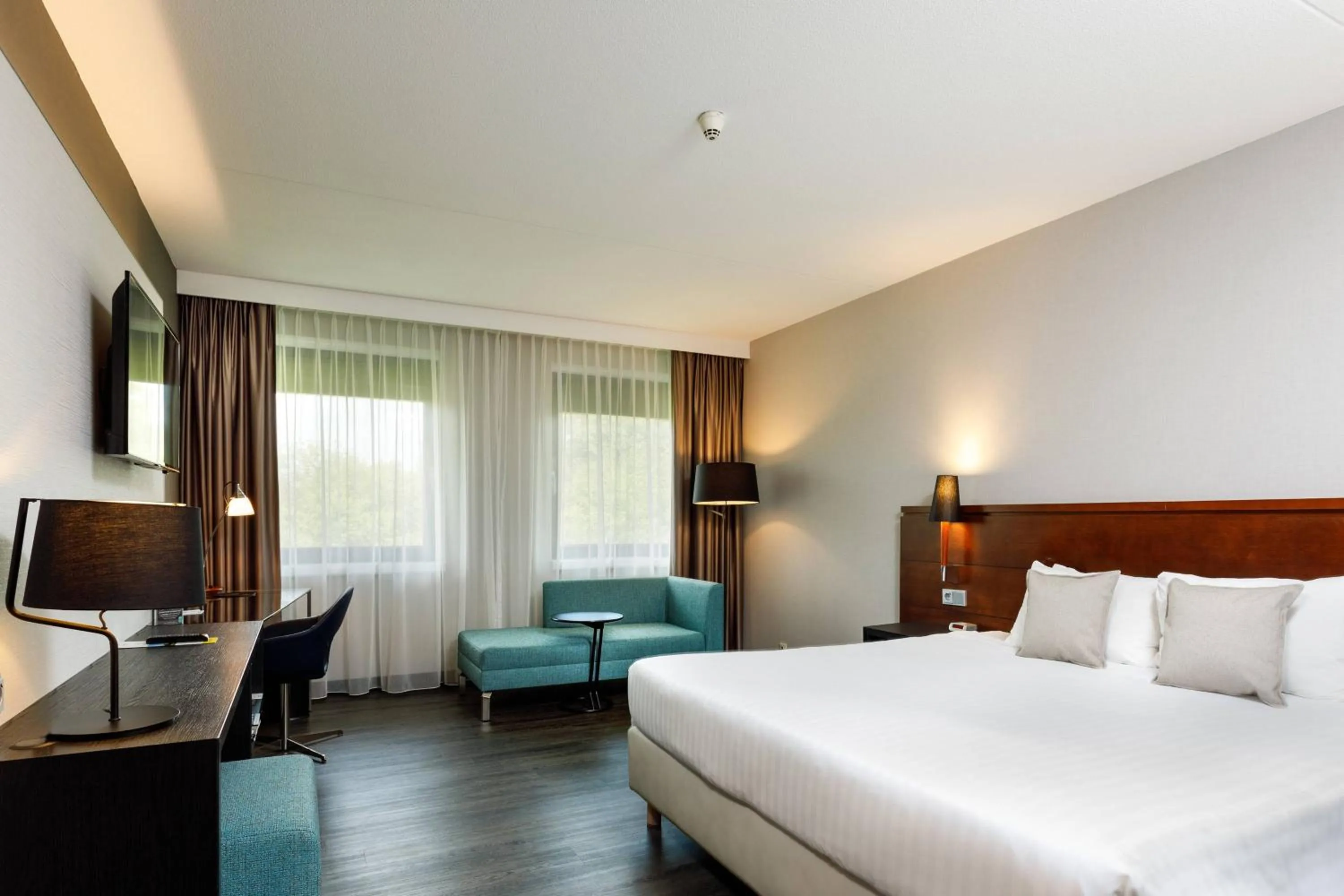 Photo of the whole room, Bed in Courtyard by Marriott Amsterdam Airport
