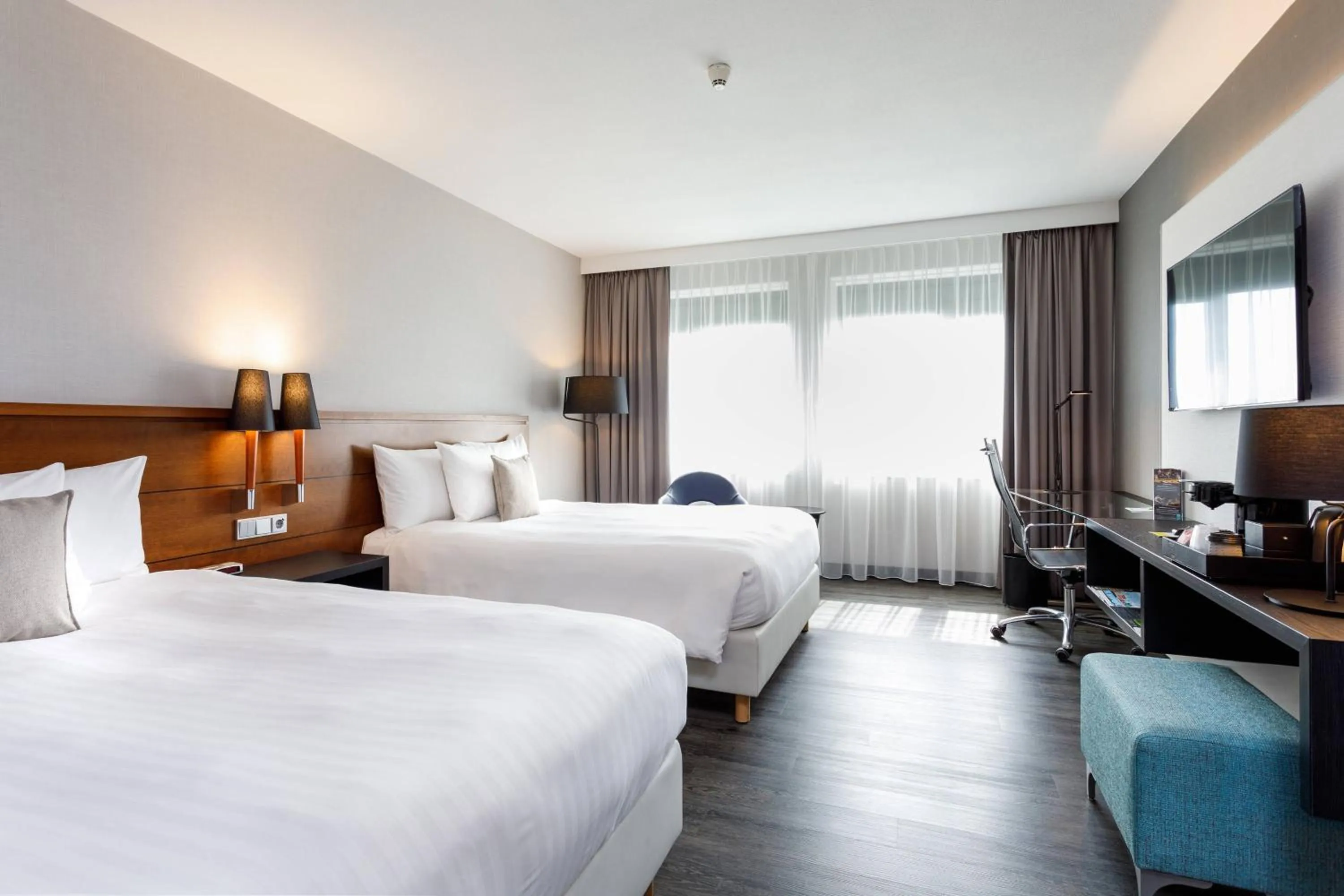 Photo of the whole room, Bed in Courtyard by Marriott Amsterdam Airport
