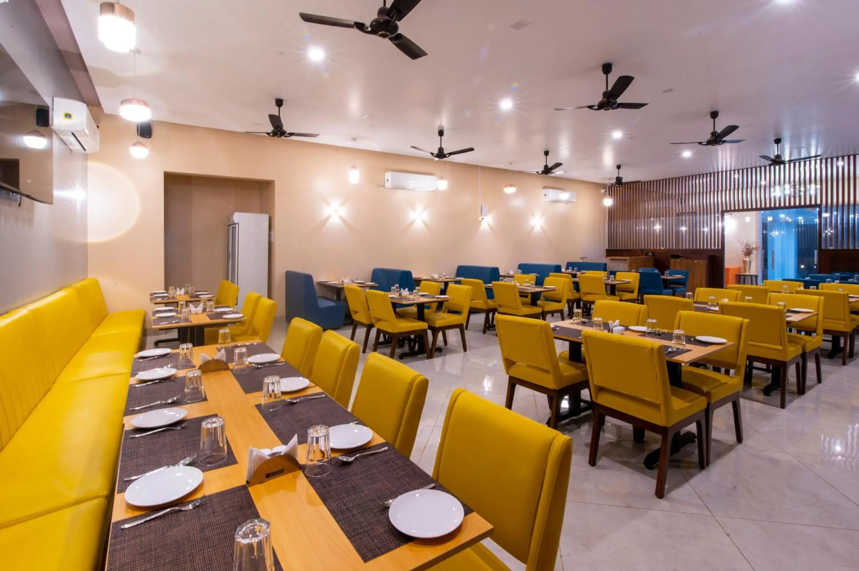 Restaurant/places to eat in Freesia Resort by Express Inn Restaurant/places to eat in Freesia Resort by Express Inn
